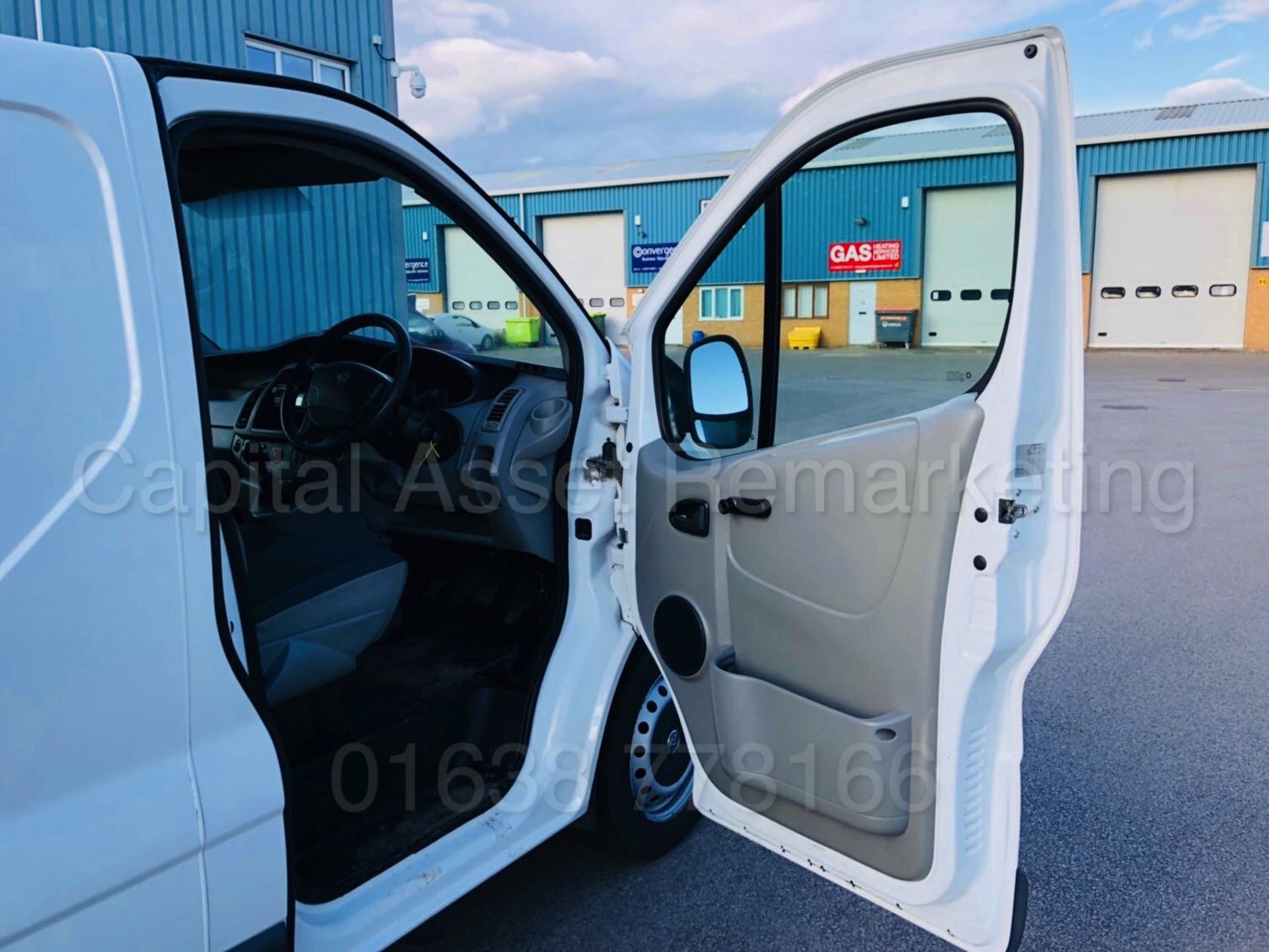 VAUXHALL VIVARO 2700 *SWB - PANEL VAN* (2014 MODEL) '2.0 CDTI *ECO-FLEX* - 90 BHP - 6 SPEED' - Image 16 of 24