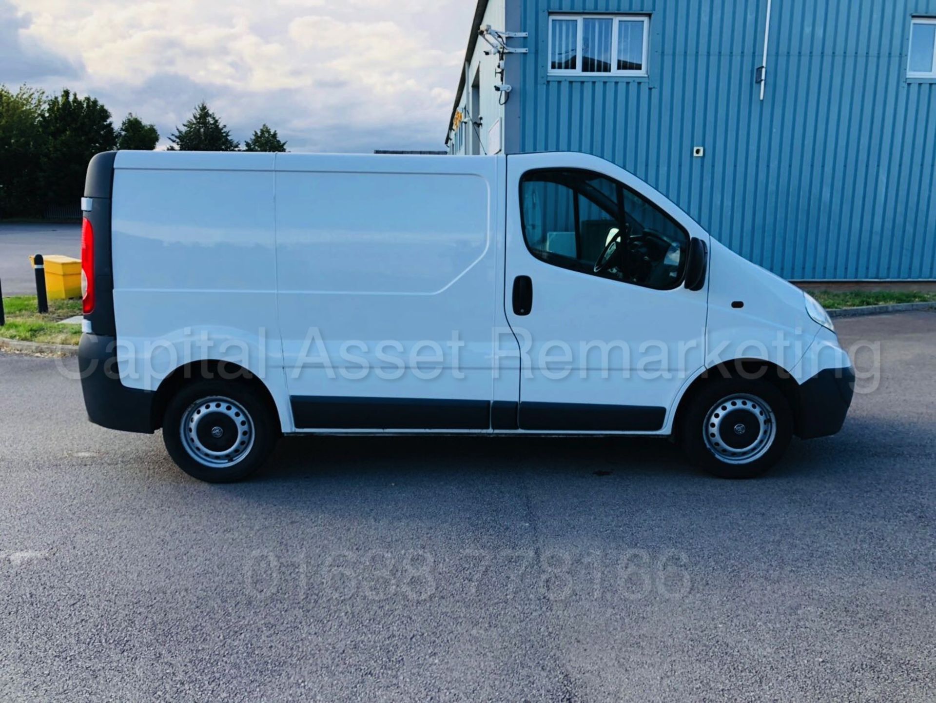 VAUXHALL VIVARO 2700 *SWB - PANEL VAN* (2014 MODEL) '2.0 CDTI *ECO-FLEX* - 90 BHP - 6 SPEED' - Image 8 of 24