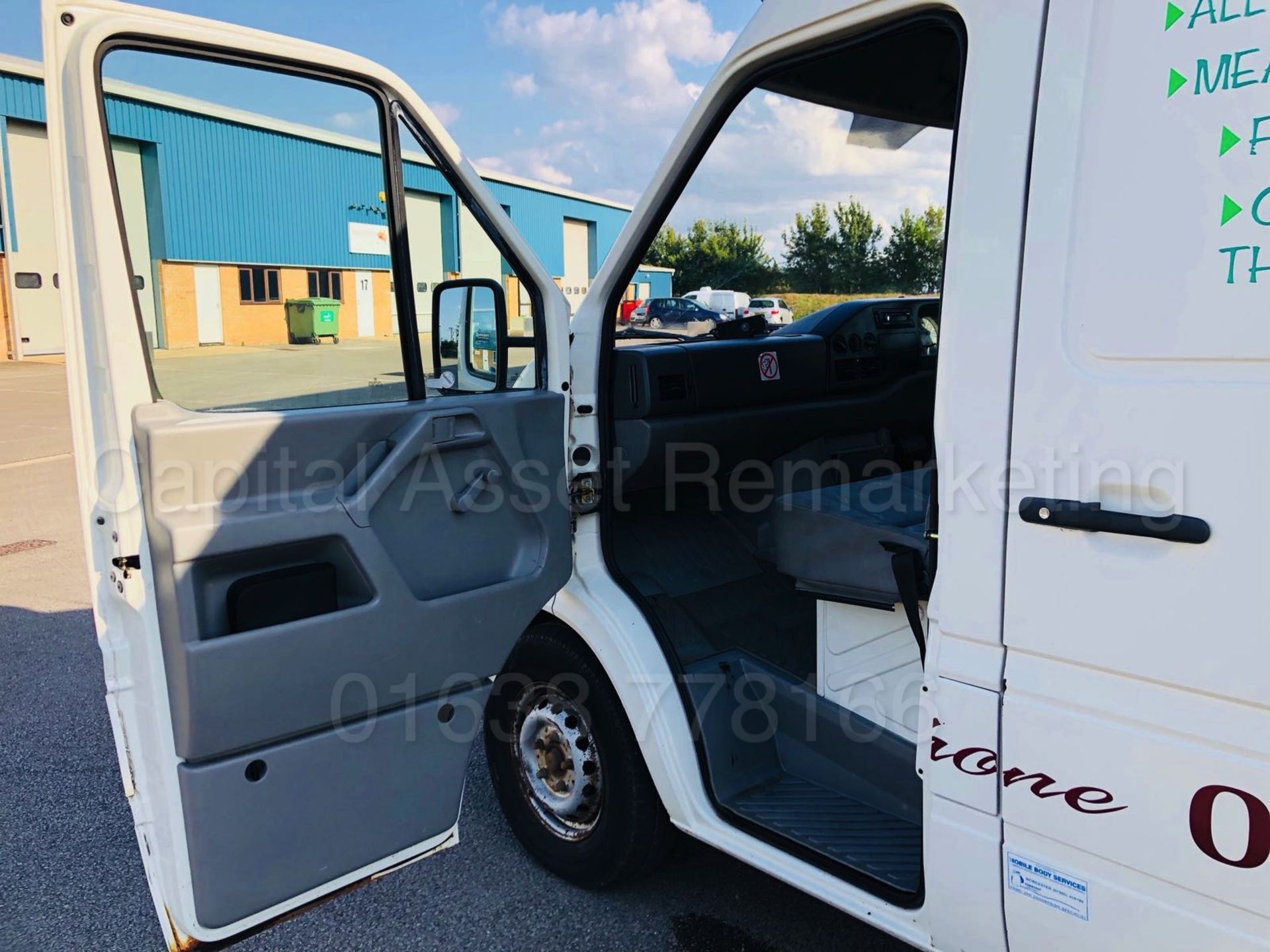 VOLKSWAGEN LT 35 TDI *MWB - REFRIGERATED PANEL VAN* (2006) '2.8 TDI - 158 BHP - 5 SPEED' - Image 14 of 22