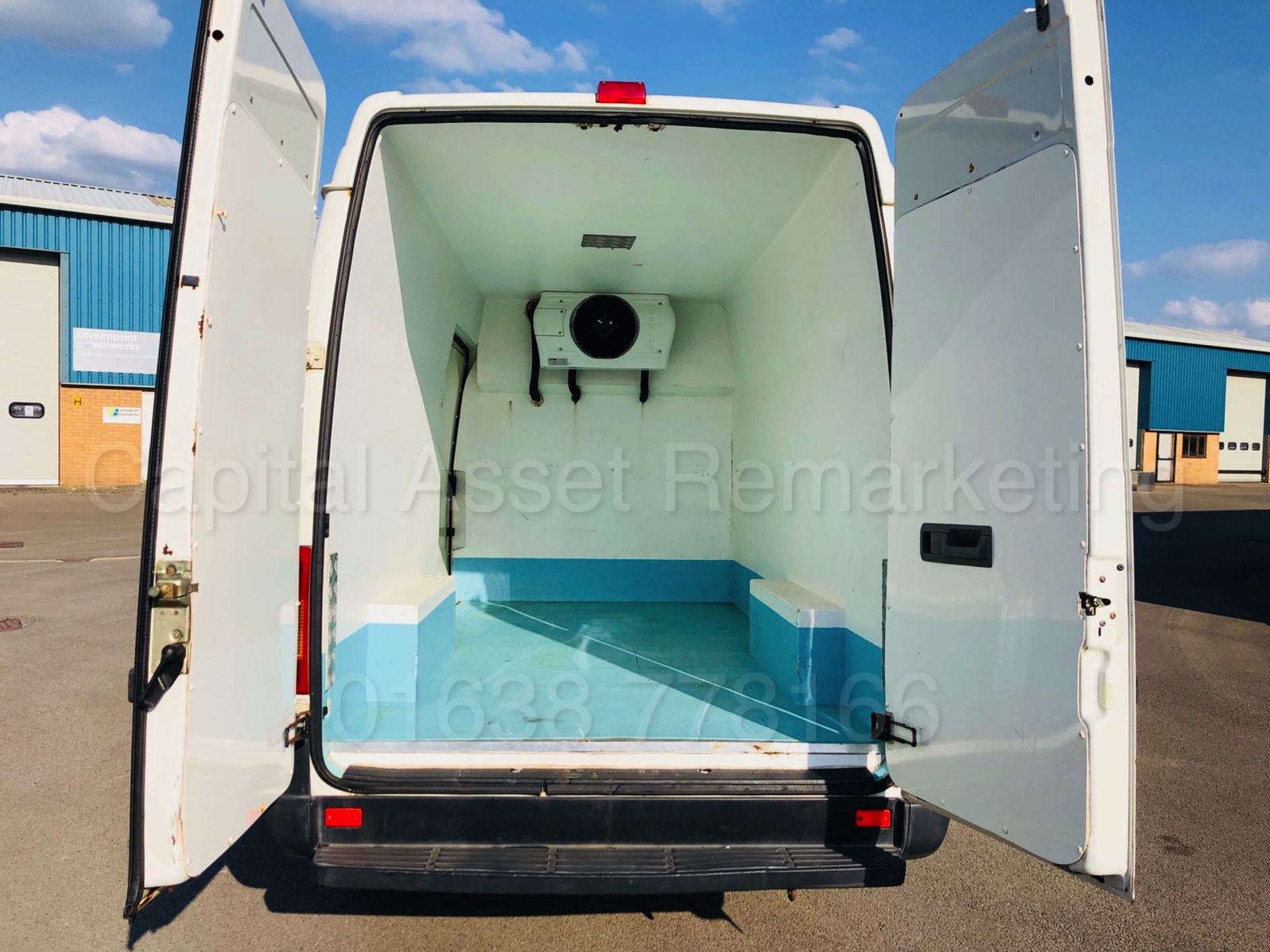 VOLKSWAGEN LT 35 TDI *MWB - REFRIGERATED PANEL VAN* (2006) '2.8 TDI - 158 BHP - 5 SPEED' - Image 17 of 22