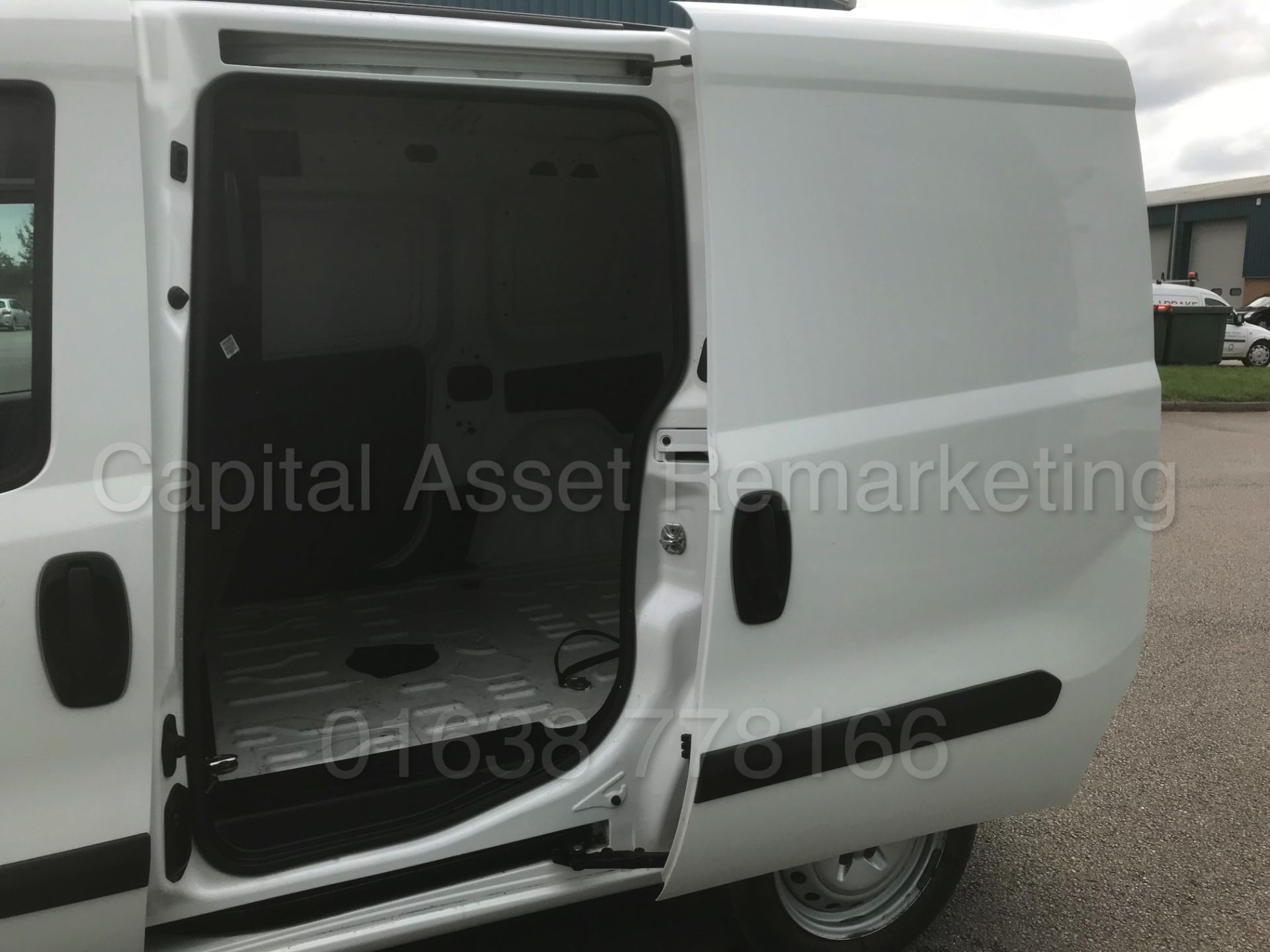 (On Sale) VAUXHALL COMBO 2000 *LCV - PANEL VAN* (2016 MODEL) 'CDTI - 90 BHP - 5 SPEED' **LOW MILES** - Image 18 of 32