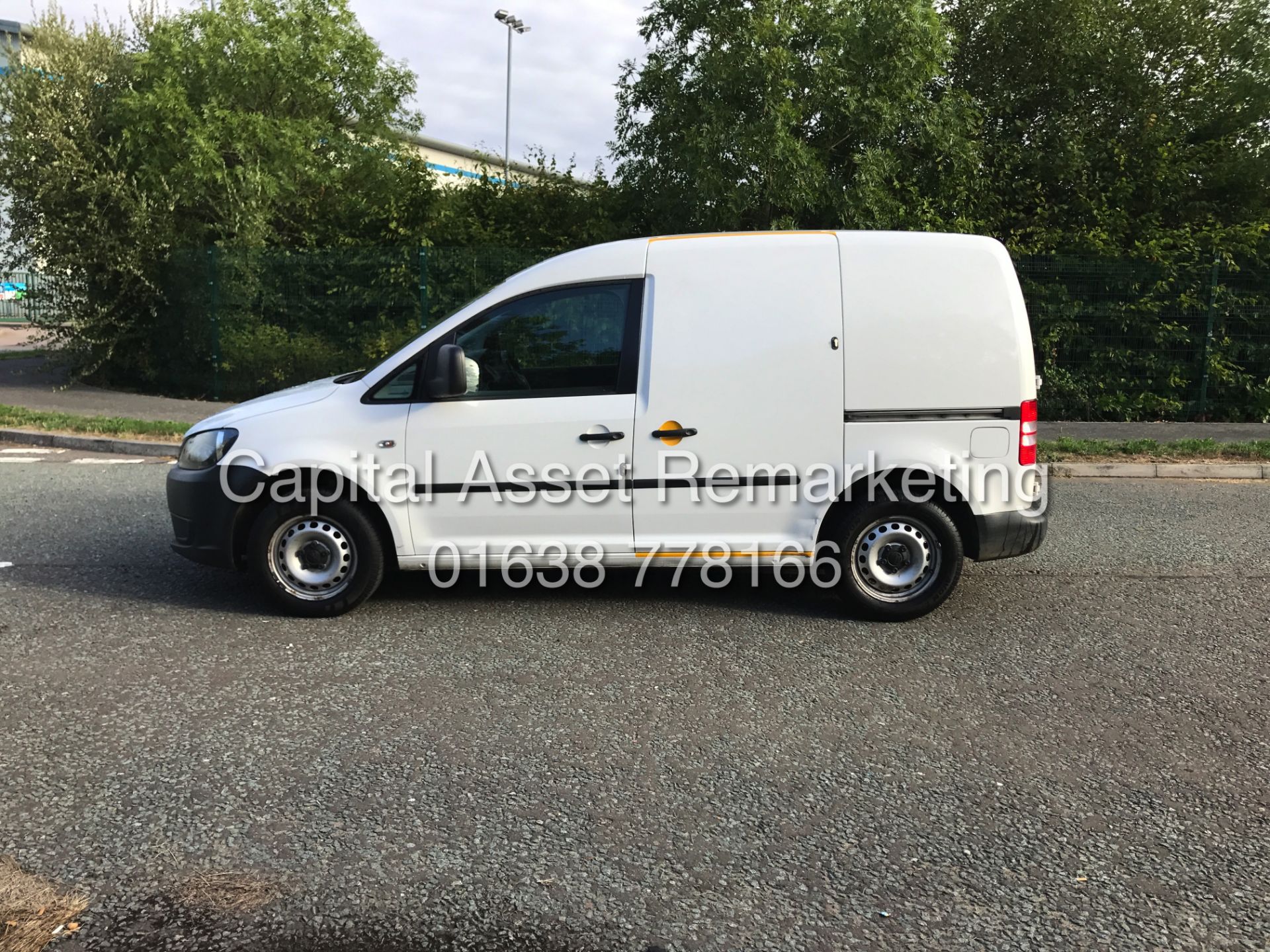 VOLKSWAGEN CADDY 1.6TDI "102BHP" BLUEMOTION (2015 MODEL) 1 OWNER - AIR CON - ELEC PACK - SIDE DOOR - Image 4 of 19