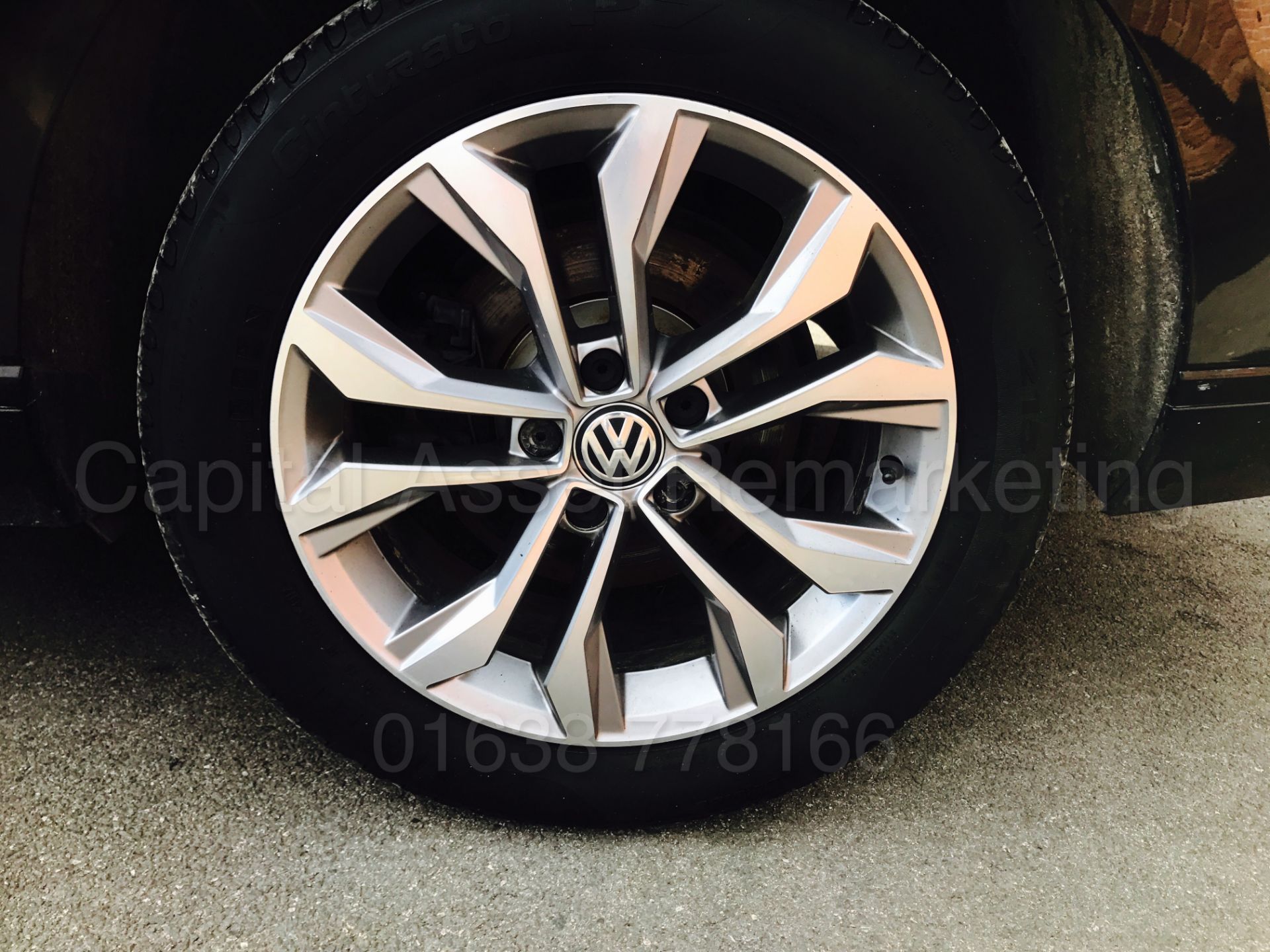 VOLKSWAGEN PASSAT *BUSINESS* (2015 - FACELIFT) '1.6 TDI - 120 BHP - 6 SPEED' *SAT NAV* (1 OWNER) - Image 9 of 25