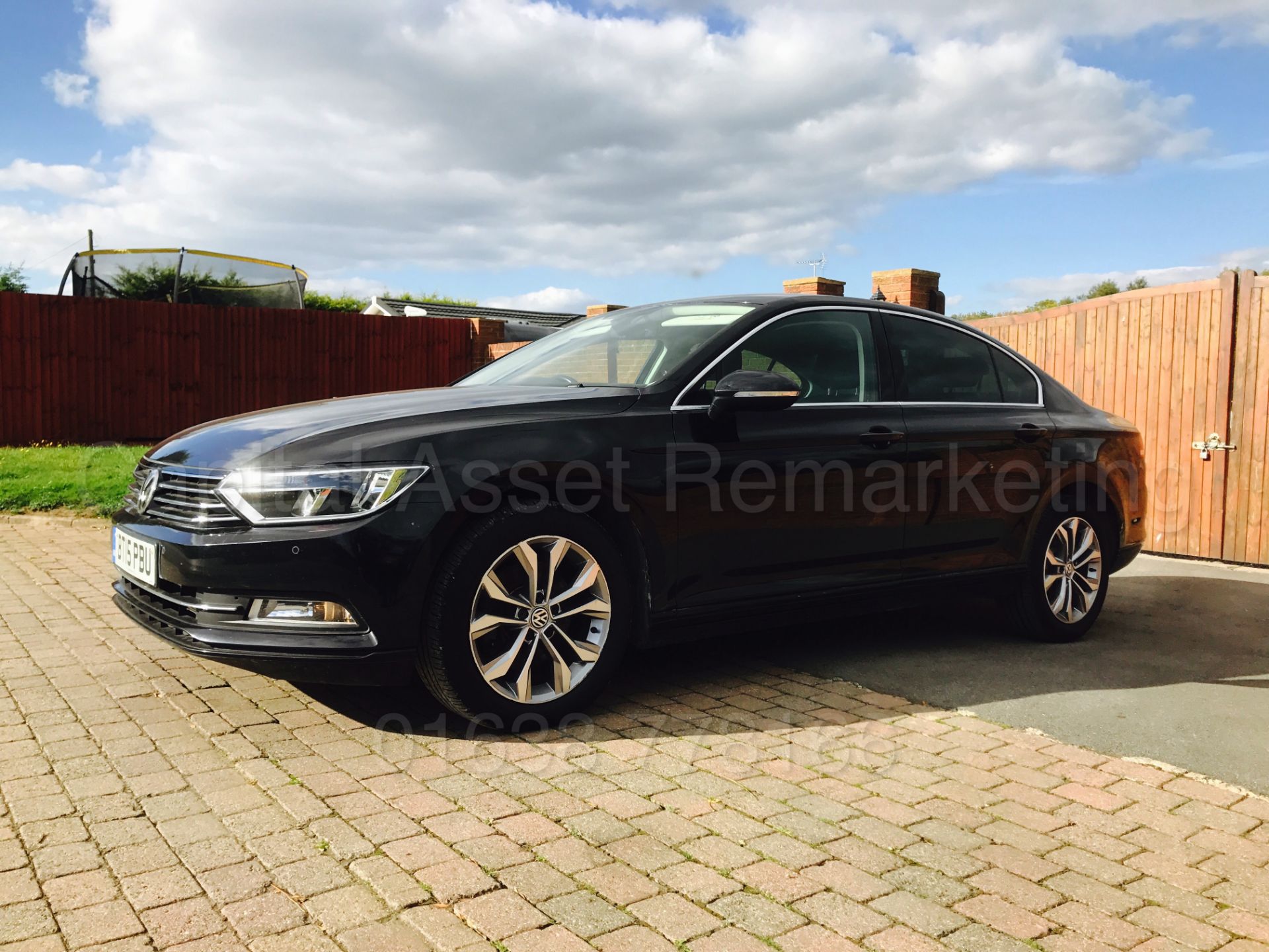 VOLKSWAGEN PASSAT *BUSINESS* (2015 - FACELIFT) '1.6 TDI - 120 BHP - 6 SPEED' *SAT NAV* (1 OWNER)