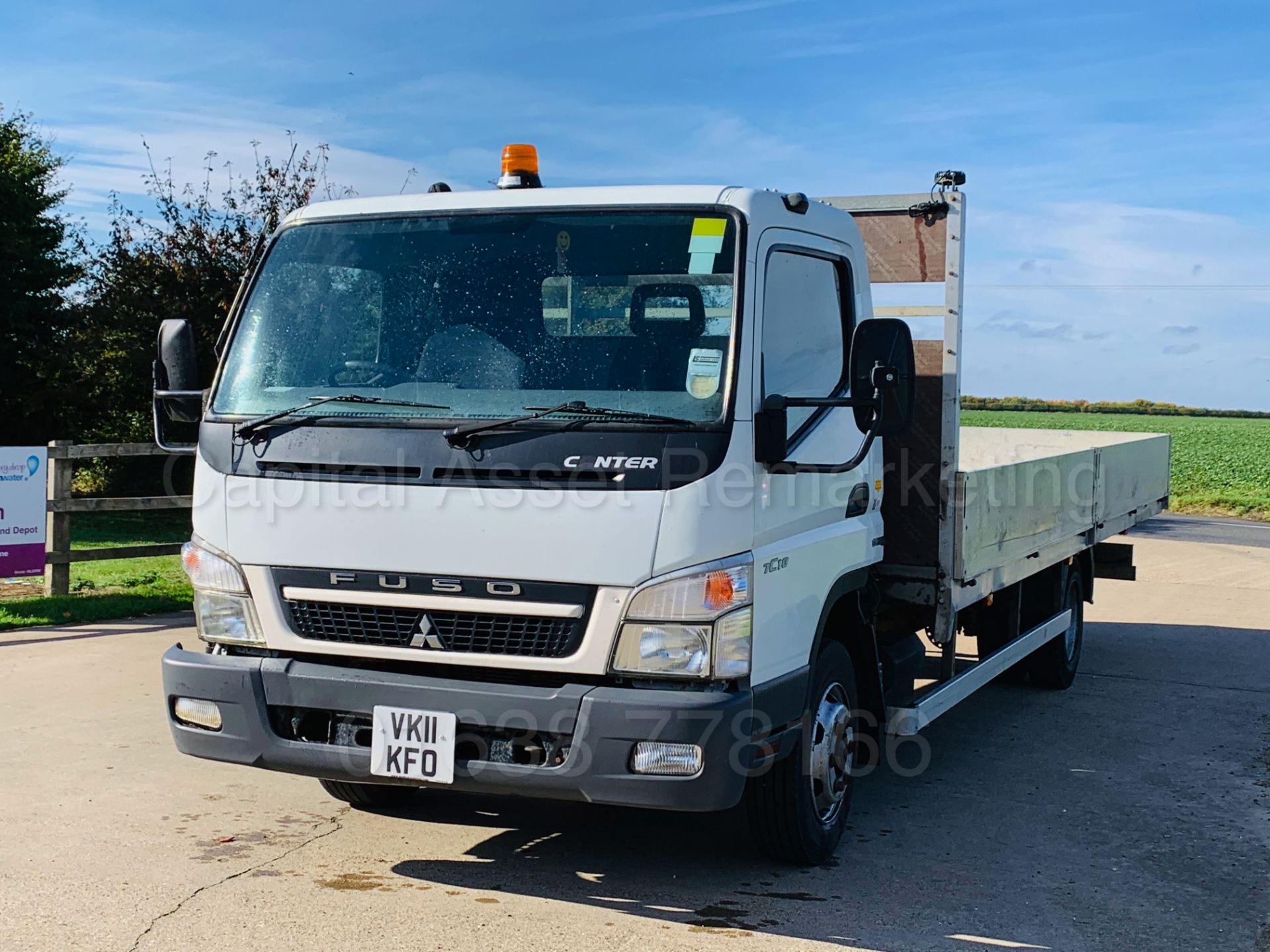 MITSUBISHI FUSO CANTER 7C18 *LWB - 20FT DROPSIDE* (2011) '3.0 DIESEL - AD BLUE - 6 SPEED' (NO VAT) - Bild 2 aus 36