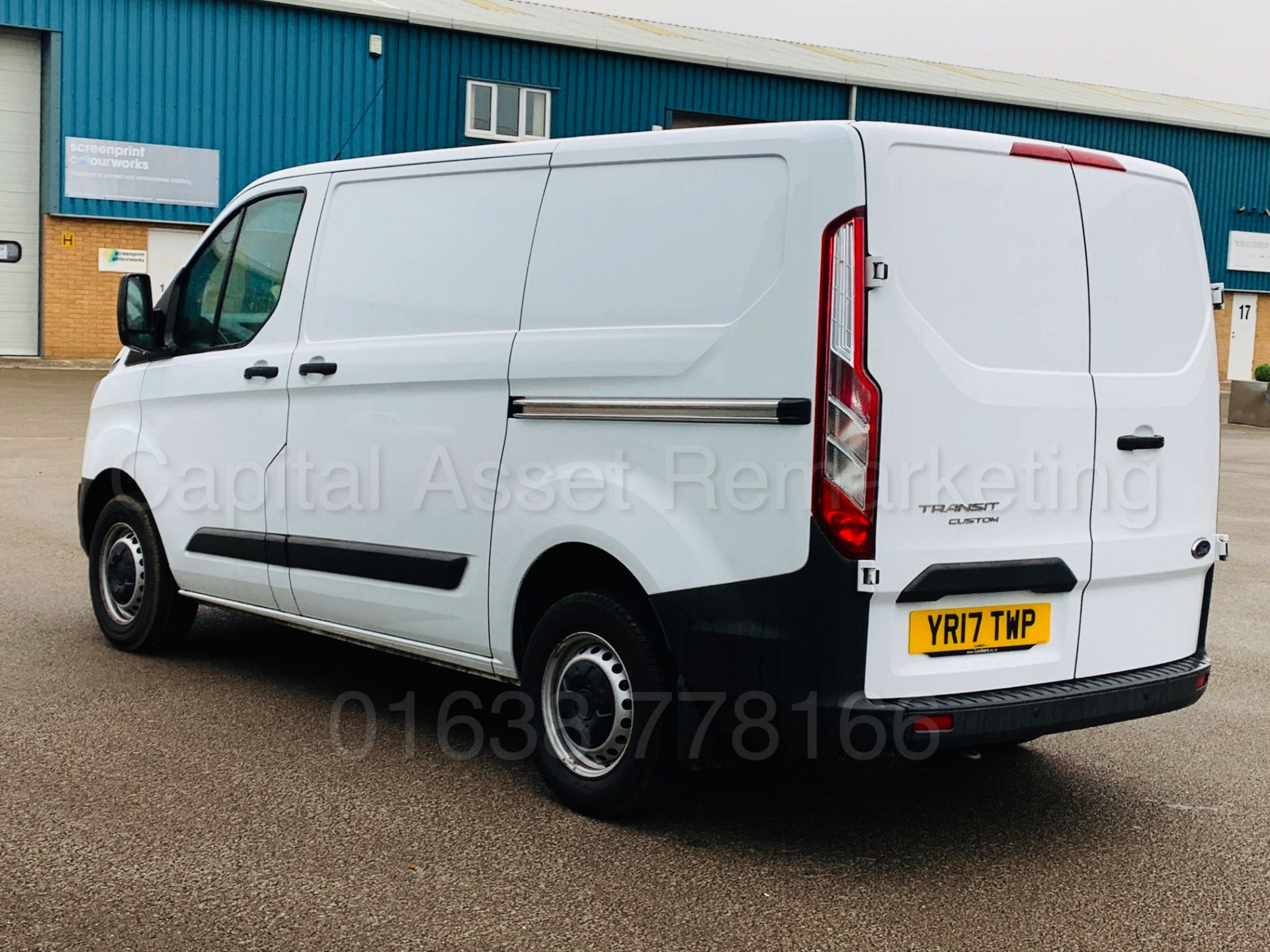 FORD TRANSIT CUSTOM *SWB - PANEL VAN* (2017) '2.0 TDCI - 6 SPEED' *EURO 6 MODEL* (1 OWNER FROM NEW) - Image 4 of 37