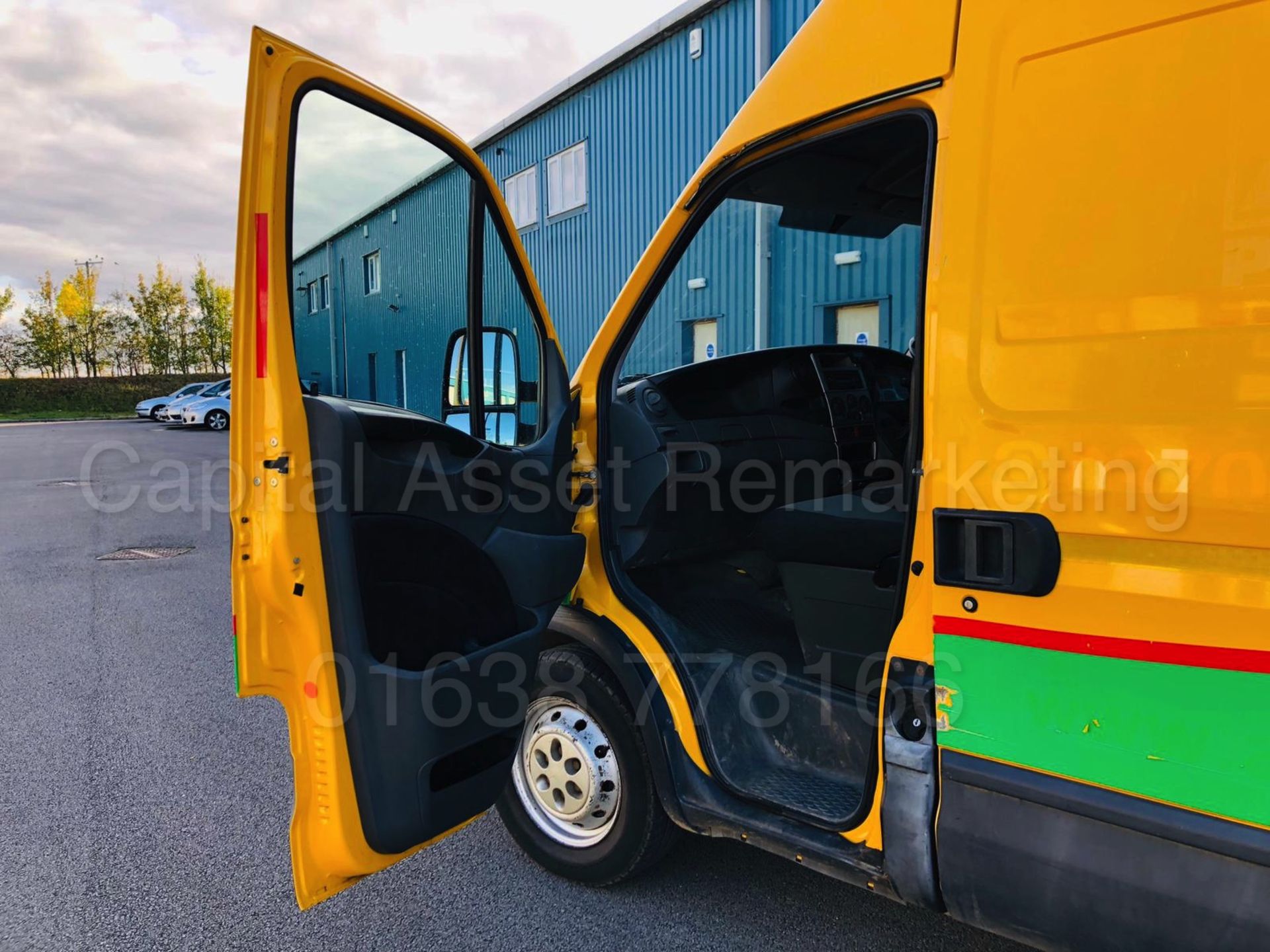 IVECO DAILY 35S11 *MWB HI ROOF - PANEL VAN* (2012 MODEL) '2.3 DIESEL - 106 BHP - 5 SPEED' - Bild 16 aus 24