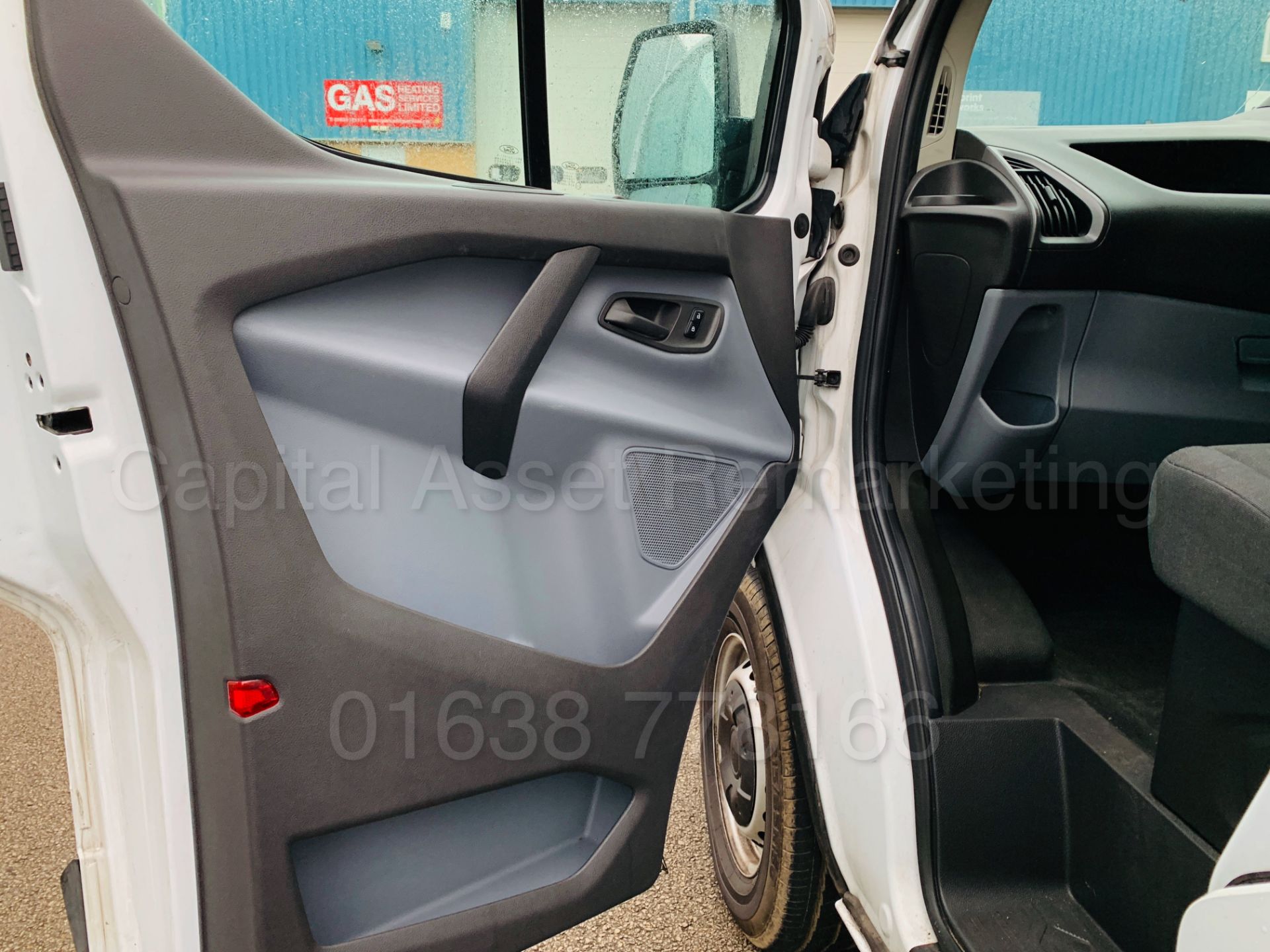 FORD TRANSIT CUSTOM *SWB - PANEL VAN* (2017) '2.0 TDCI - 6 SPEED' *EURO 6 MODEL* (1 OWNER FROM NEW) - Image 15 of 37