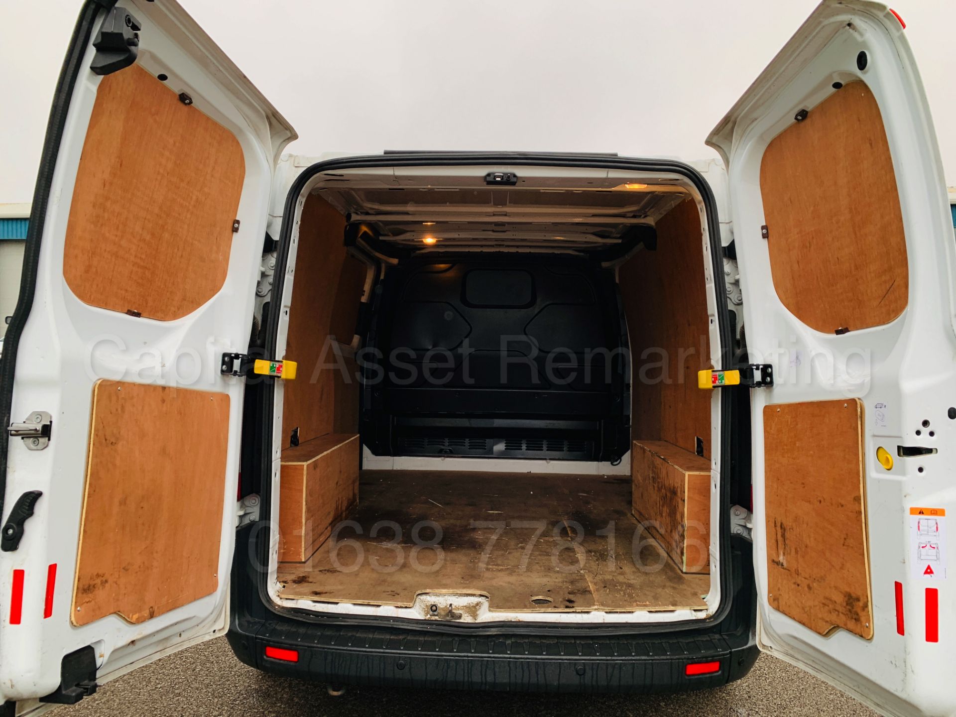 FORD TRANSIT CUSTOM *SWB - PANEL VAN* (2017) '2.0 TDCI - 6 SPEED' *EURO 6 MODEL* (1 OWNER FROM NEW) - Bild 21 aus 37