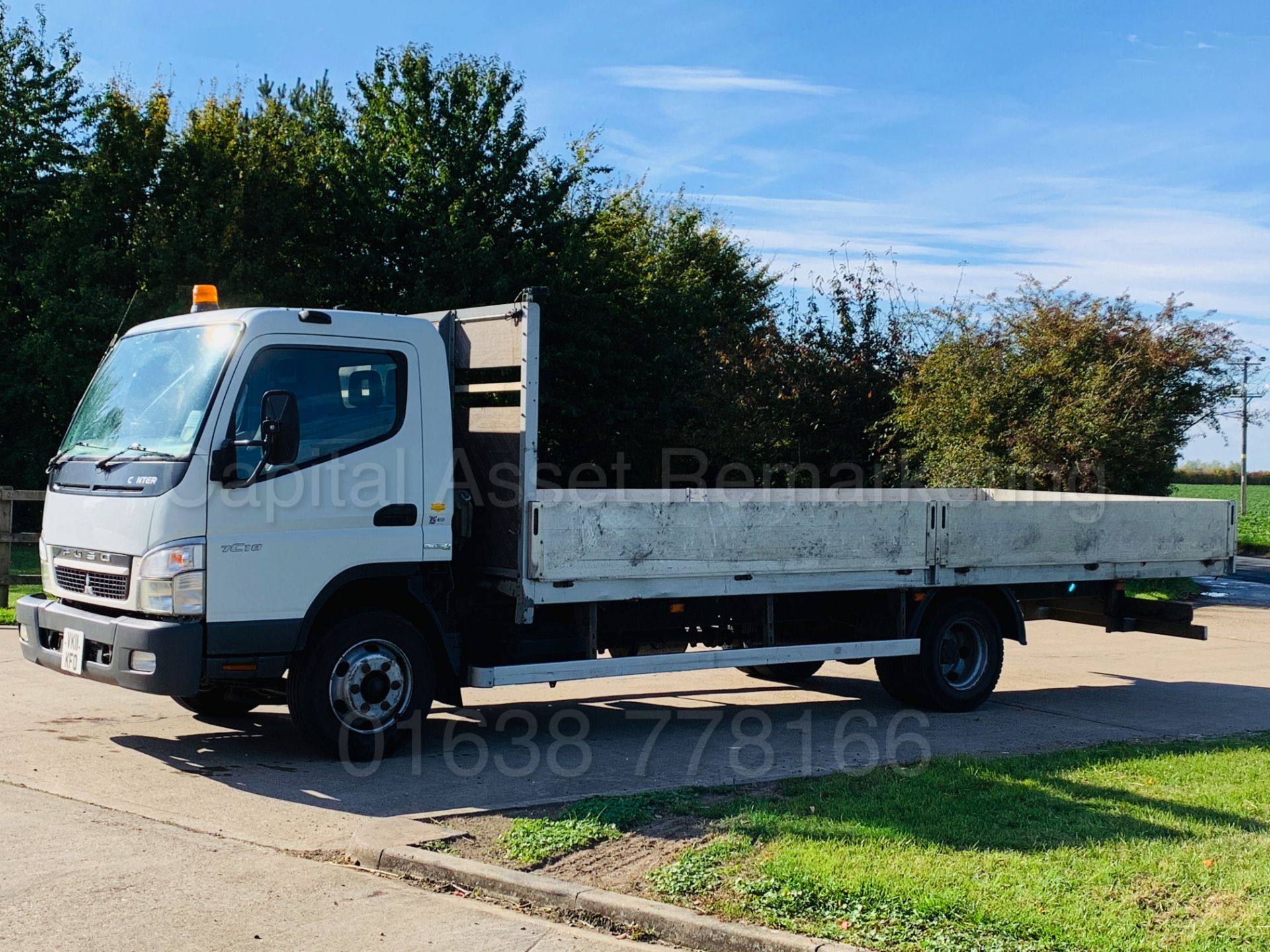 MITSUBISHI FUSO CANTER 7C18 *LWB - 20FT DROPSIDE* (2011) '3.0 DIESEL - AD BLUE - 6 SPEED' (NO VAT) - Image 3 of 36