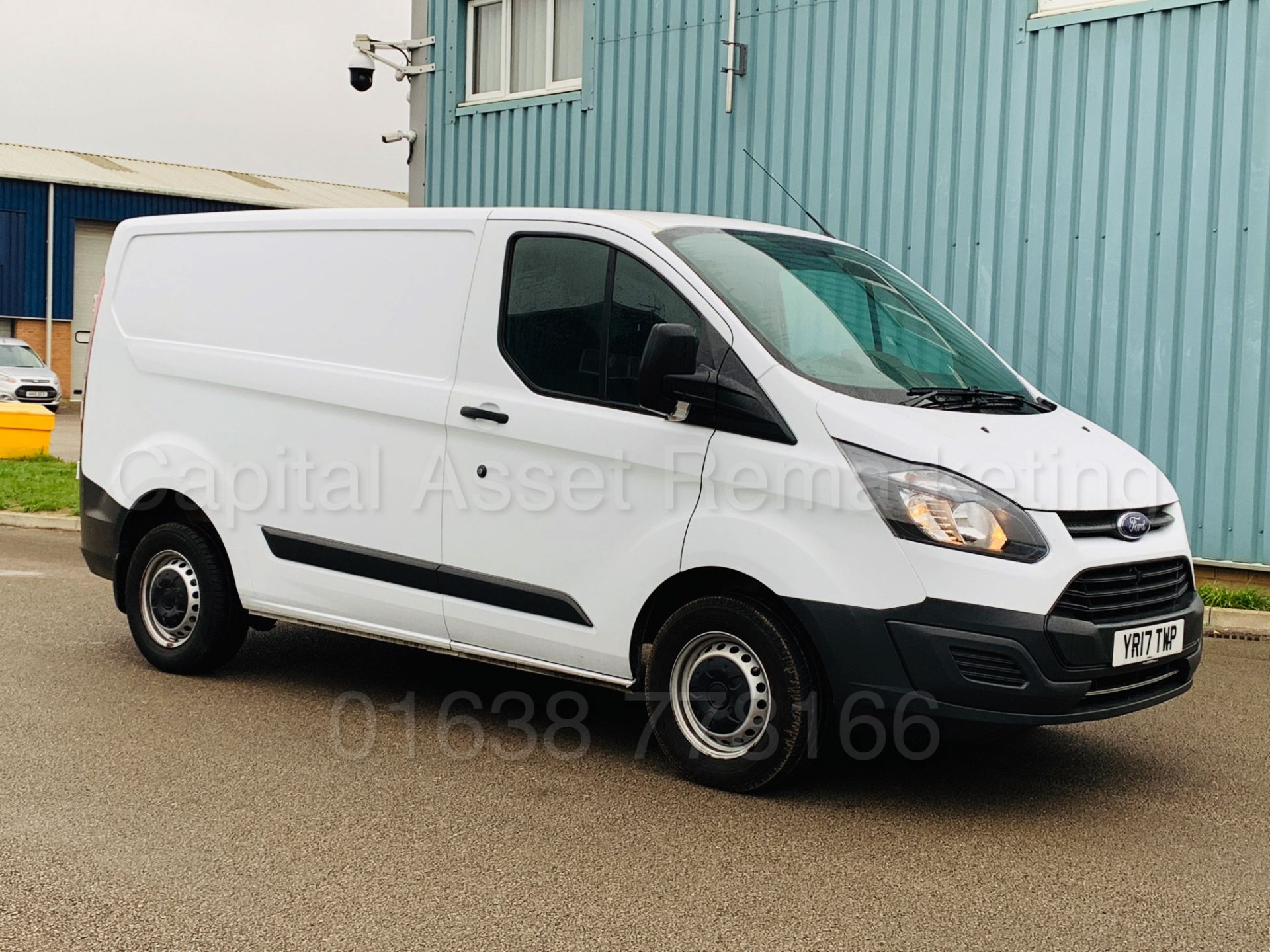 FORD TRANSIT CUSTOM *SWB - PANEL VAN* (2017) '2.0 TDCI - 6 SPEED' *EURO 6 MODEL* (1 OWNER FROM NEW) - Bild 10 aus 37