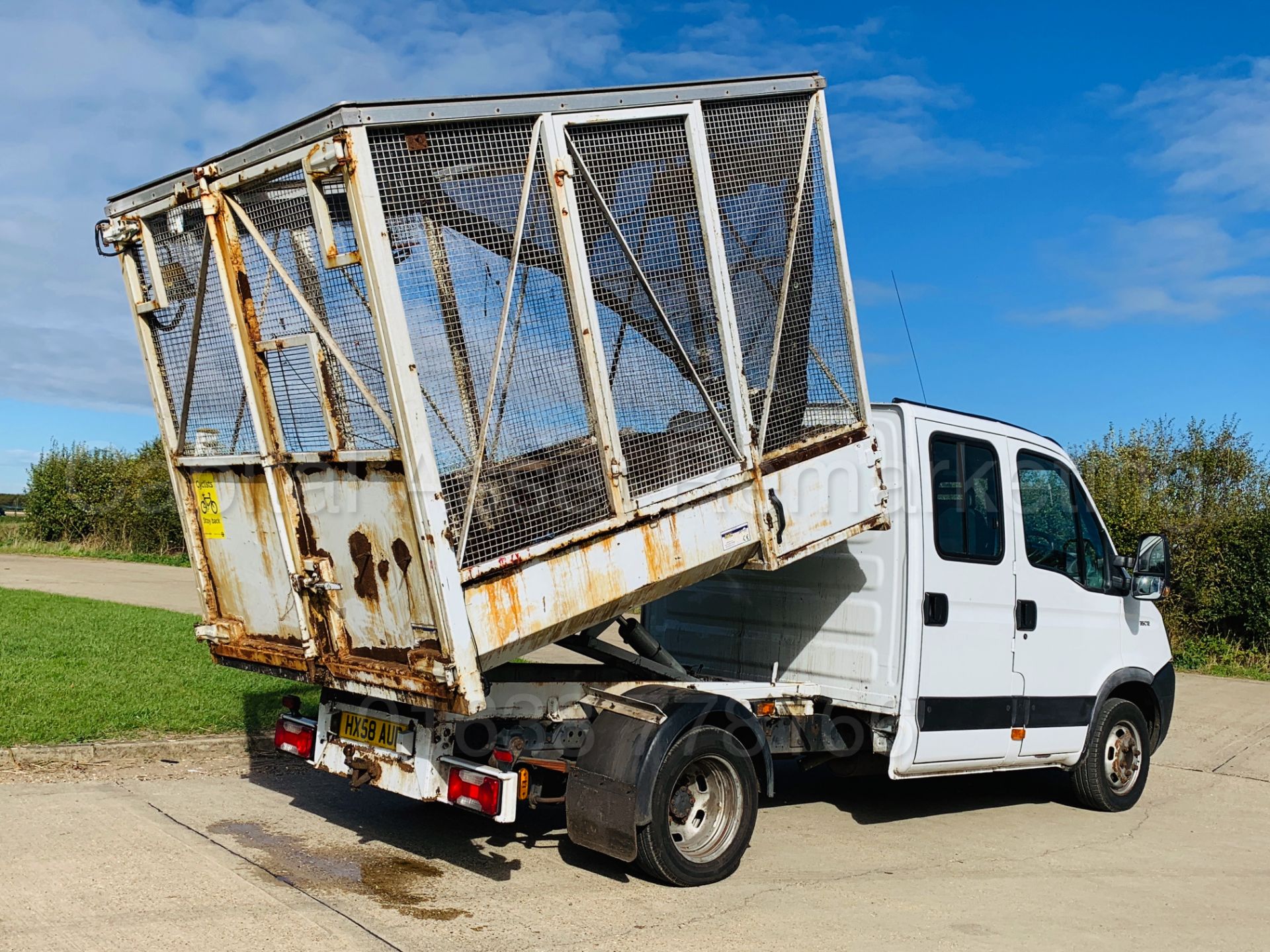 IVECO DAILY 35C12 *D/CAB - TIPPER* (2009 MODEL) '2.3 DIESEL - 115 BHP - 5 SPEED' **LOW MILES** - Image 8 of 29