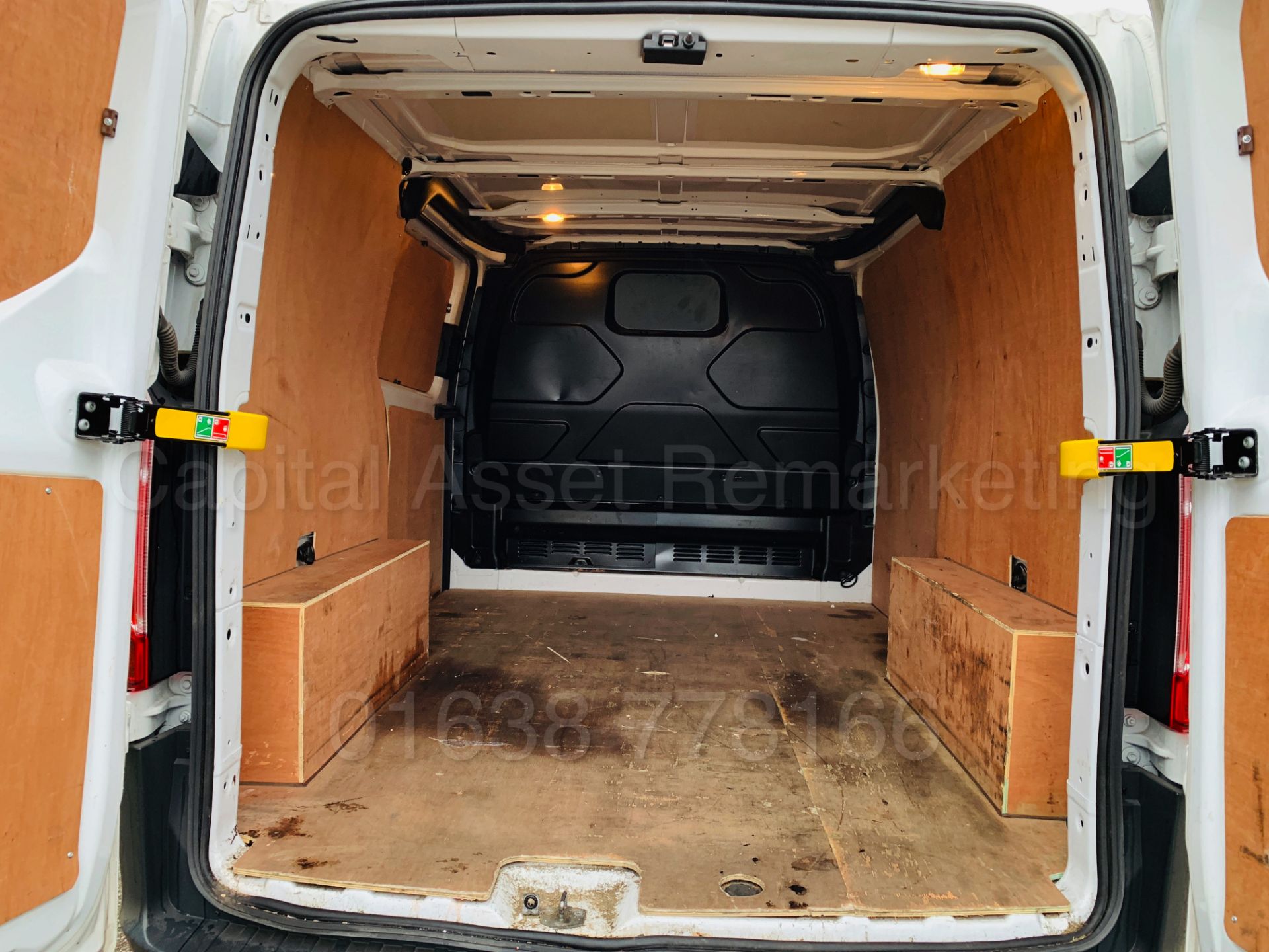 FORD TRANSIT CUSTOM *SWB - PANEL VAN* (2017) '2.0 TDCI - 6 SPEED' *EURO 6 MODEL* (1 OWNER FROM NEW) - Image 22 of 37