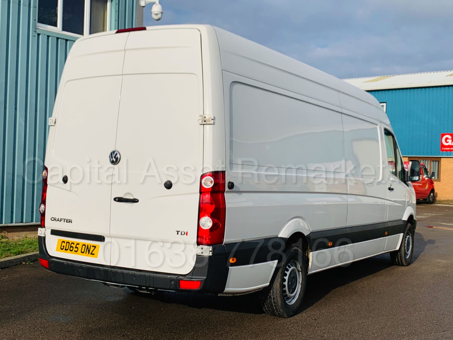 VOLKSWAGEN CRAFTER CR35 *LWB HI-ROOF* (2016 MODEL) '2.0 TDI - 136 BHP - 6 SPEED' (1 OWNER) - Image 10 of 36