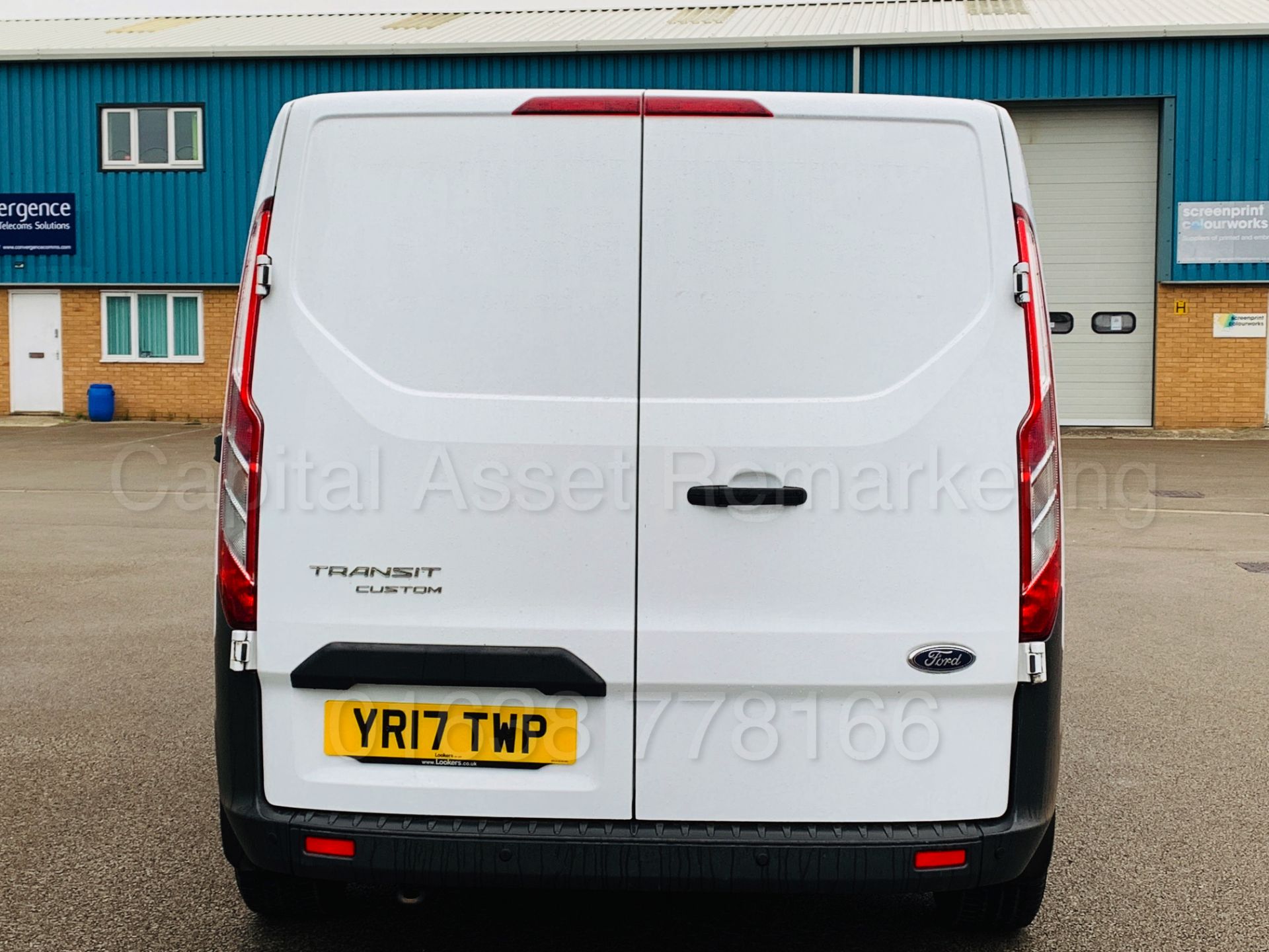 FORD TRANSIT CUSTOM *SWB - PANEL VAN* (2017) '2.0 TDCI - 6 SPEED' *EURO 6 MODEL* (1 OWNER FROM NEW) - Image 6 of 37