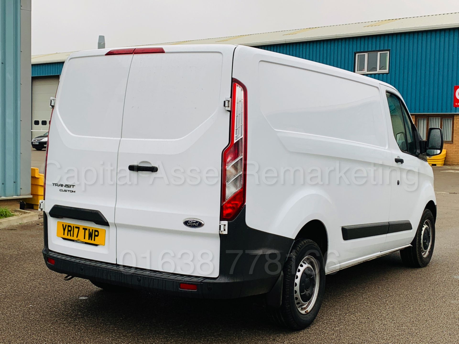 FORD TRANSIT CUSTOM *SWB - PANEL VAN* (2017) '2.0 TDCI - 6 SPEED' *EURO 6 MODEL* (1 OWNER FROM NEW) - Bild 7 aus 37