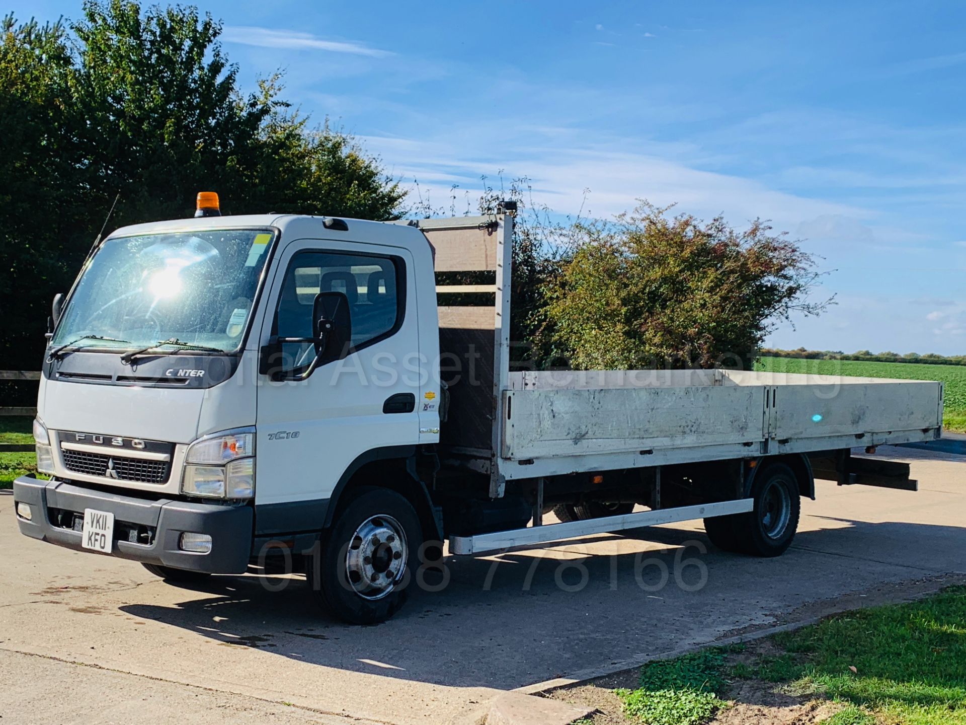 MITSUBISHI FUSO CANTER 7C18 *LWB - 20FT DROPSIDE* (2011) '3.0 DIESEL - AD BLUE - 6 SPEED' (NO VAT) - Bild 4 aus 36