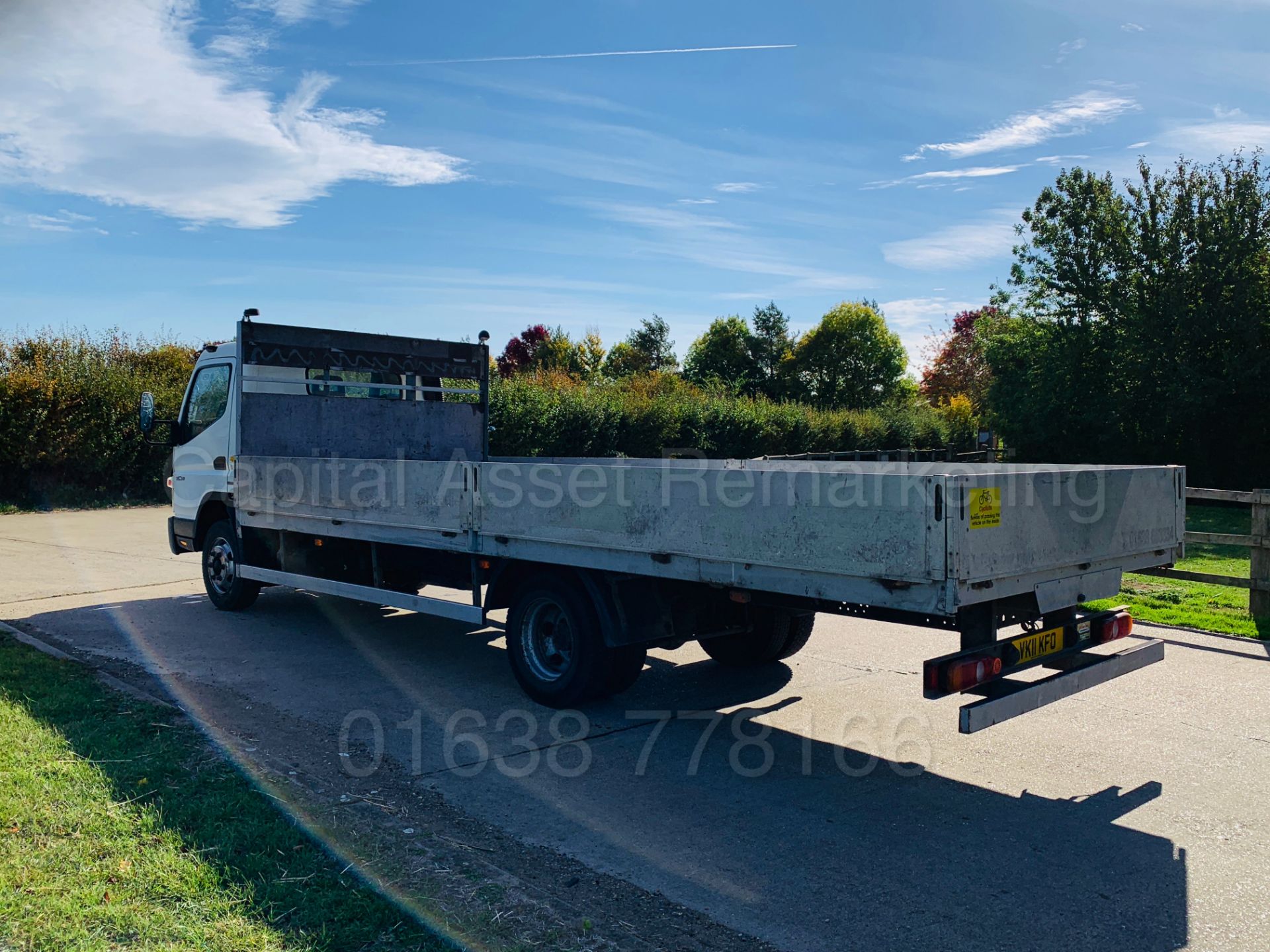 MITSUBISHI FUSO CANTER 7C18 *LWB - 20FT DROPSIDE* (2011) '3.0 DIESEL - AD BLUE - 6 SPEED' (NO VAT) - Image 6 of 36