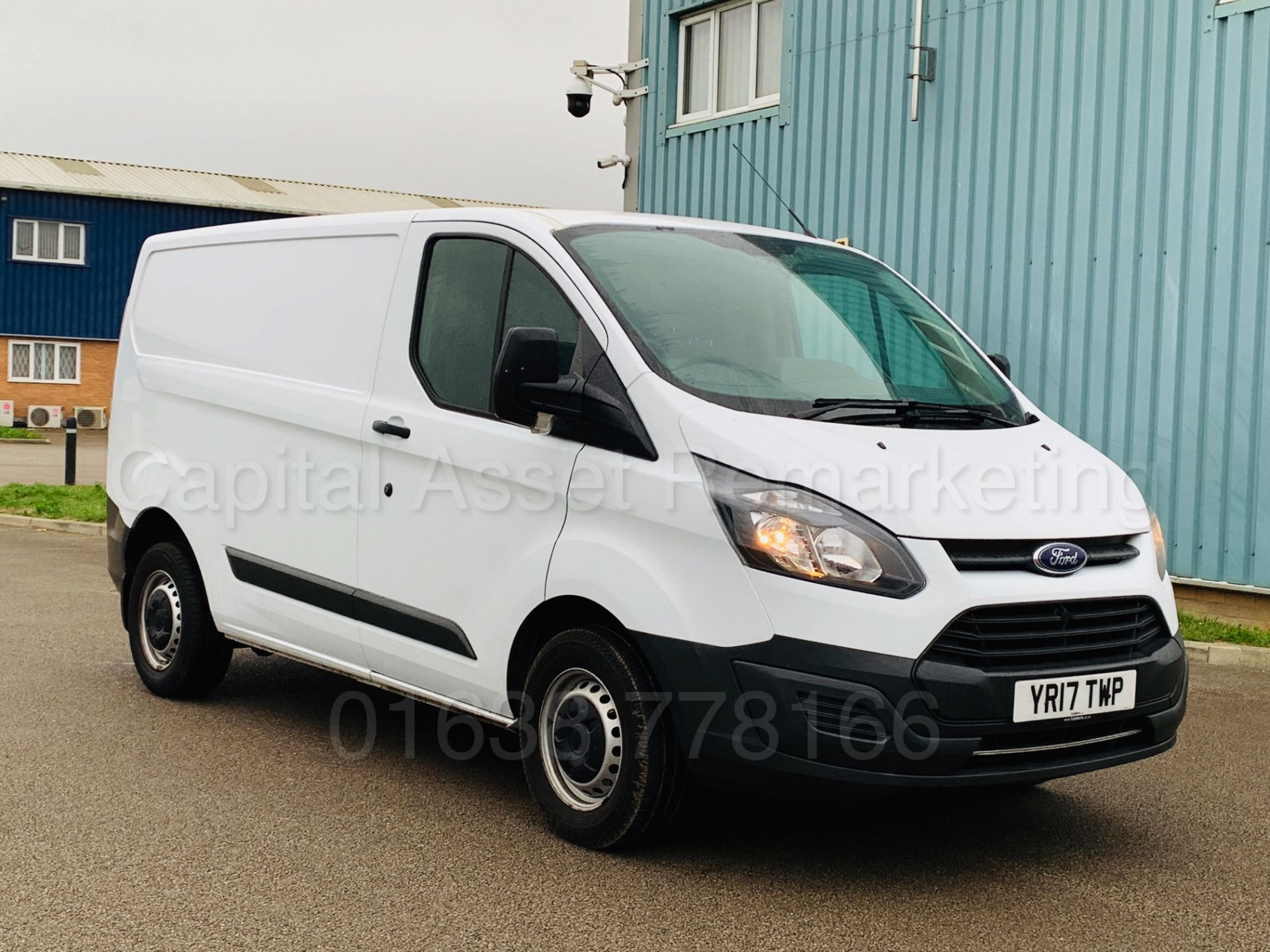 FORD TRANSIT CUSTOM *SWB - PANEL VAN* (2017) '2.0 TDCI - 6 SPEED' *EURO 6 MODEL* (1 OWNER FROM NEW) - Bild 11 aus 37