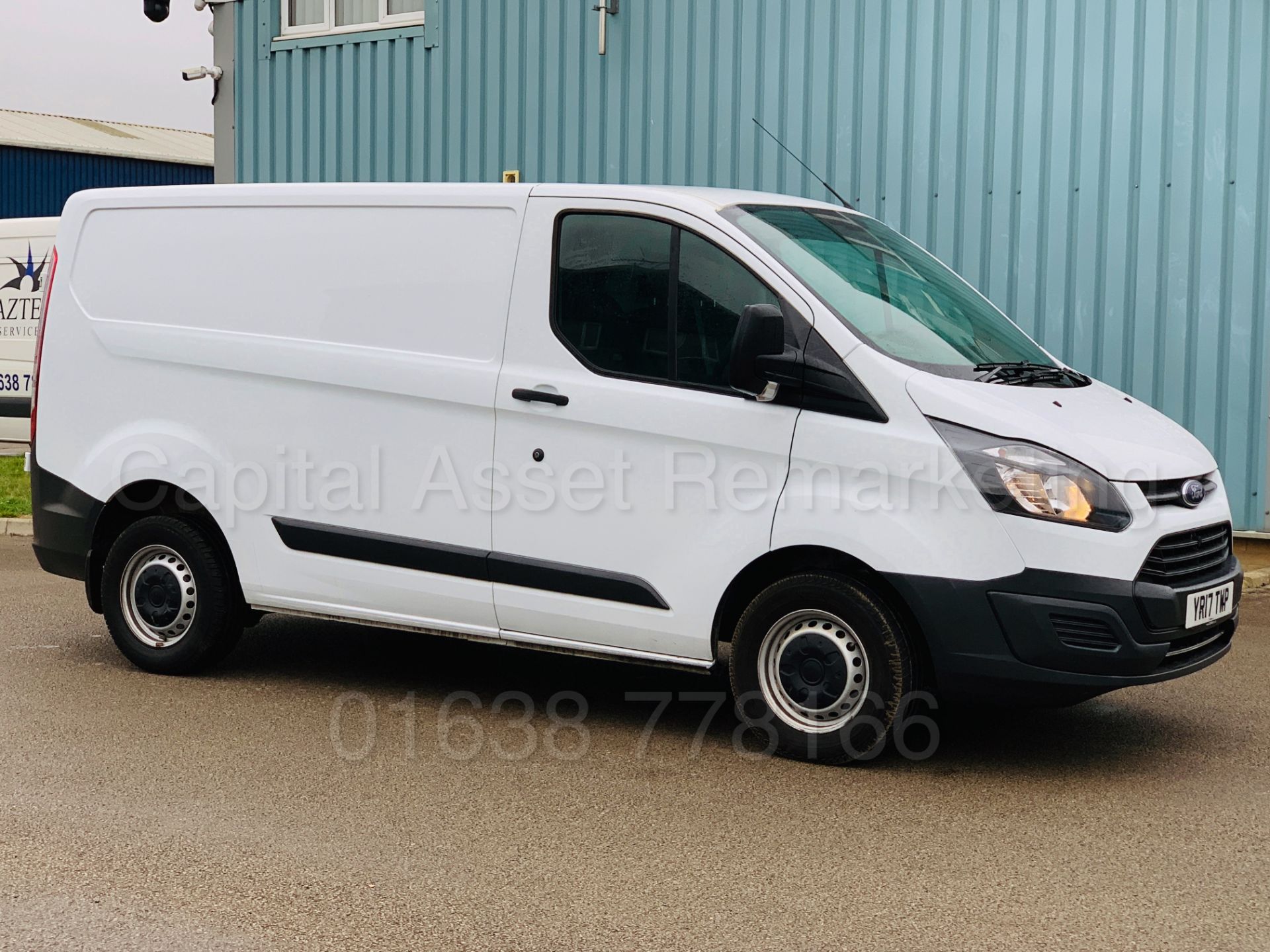 FORD TRANSIT CUSTOM *SWB - PANEL VAN* (2017) '2.0 TDCI - 6 SPEED' *EURO 6 MODEL* (1 OWNER FROM NEW) - Bild 9 aus 37