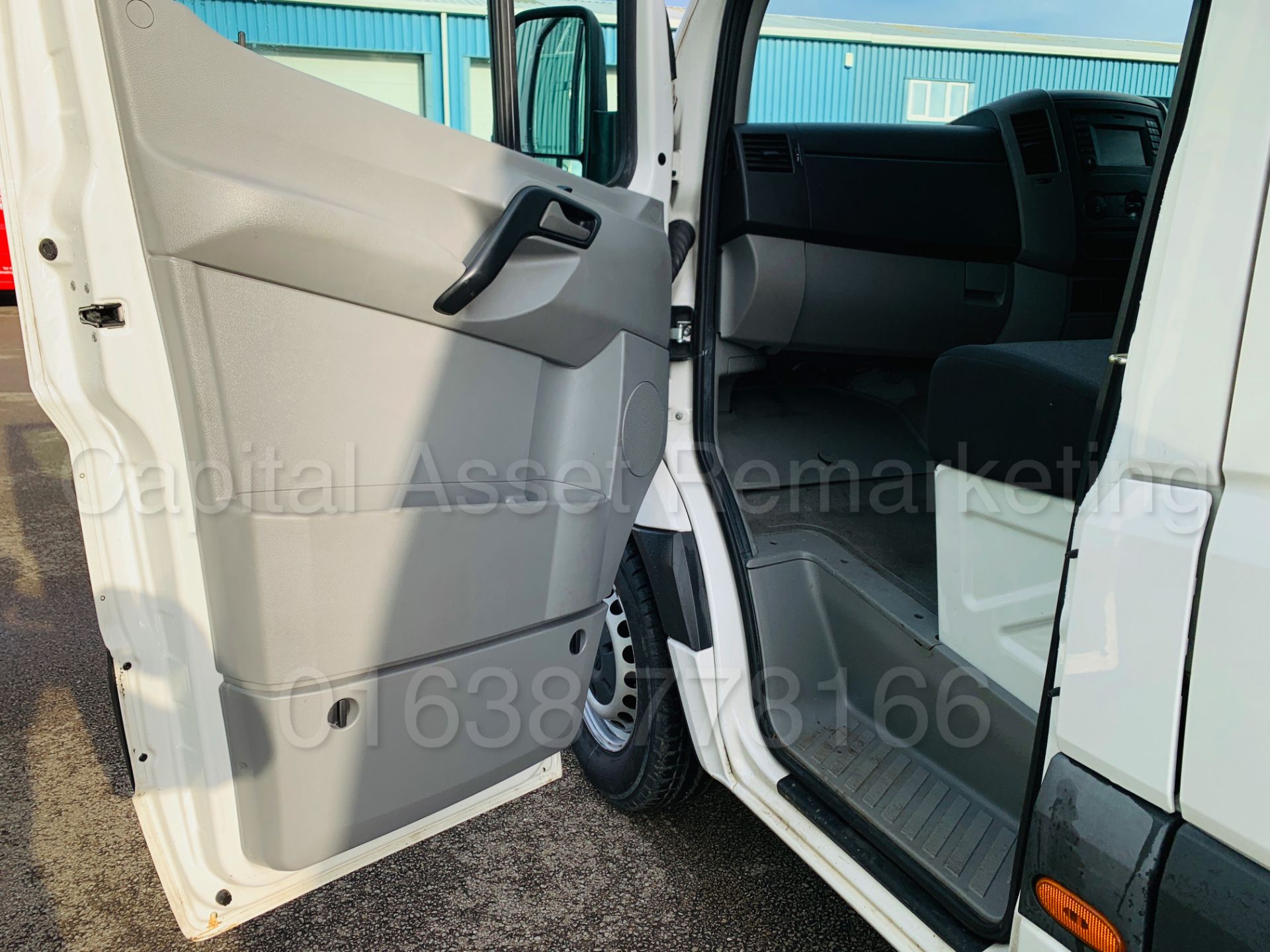 VOLKSWAGEN CRAFTER CR35 *LWB HI-ROOF* (2016 MODEL) '2.0 TDI - 136 BHP - 6 SPEED' (1 OWNER) - Bild 15 aus 36