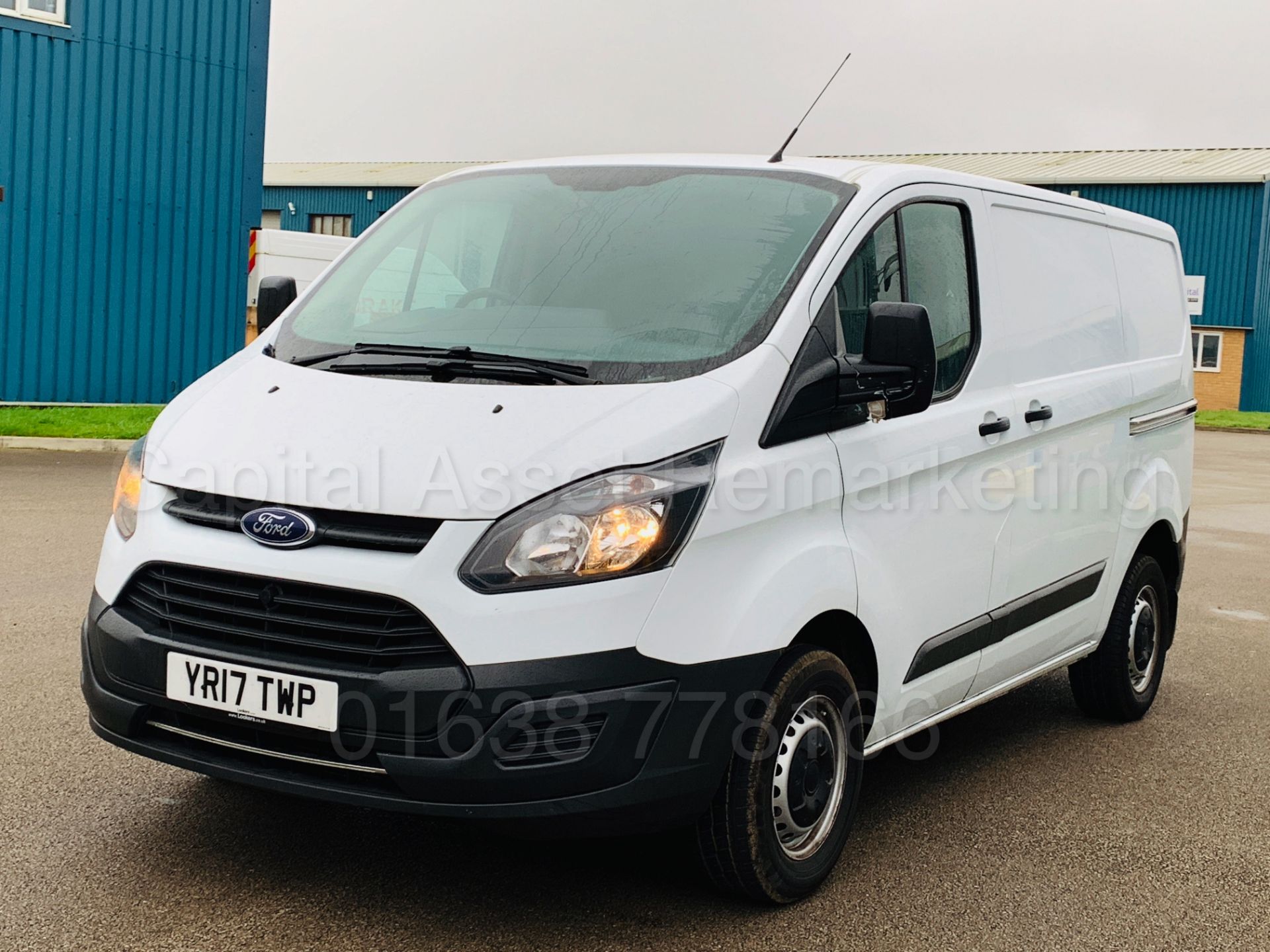 FORD TRANSIT CUSTOM *SWB - PANEL VAN* (2017) '2.0 TDCI - 6 SPEED' *EURO 6 MODEL* (1 OWNER FROM NEW) - Bild 2 aus 37