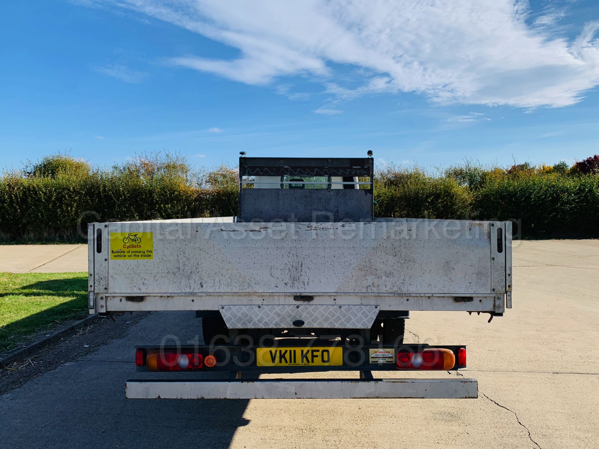 MITSUBISHI FUSO CANTER 7C18 *LWB - 20FT DROPSIDE* (2011) '3.0 DIESEL - AD BLUE - 6 SPEED' (NO VAT) - Image 8 of 36