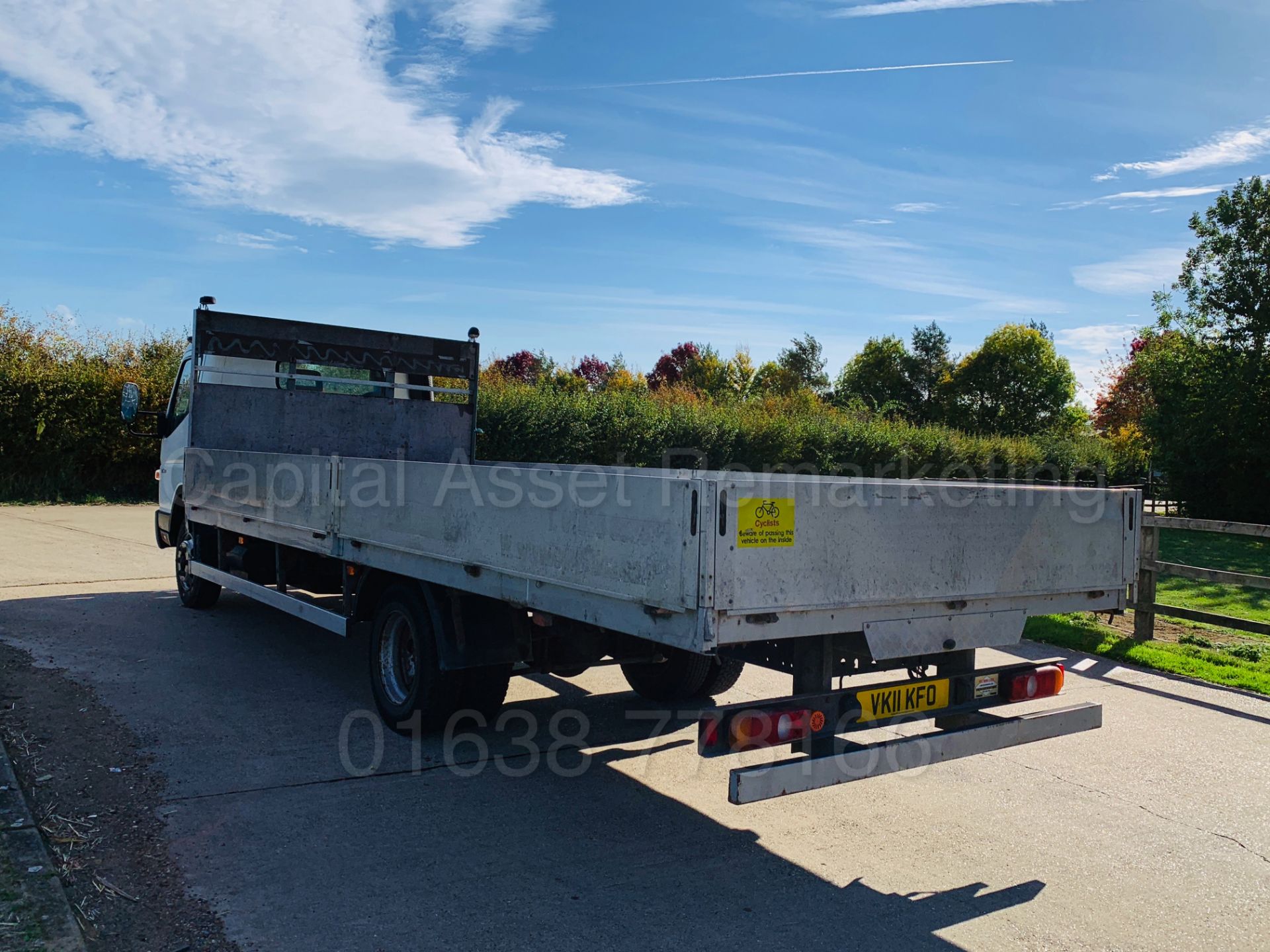 MITSUBISHI FUSO CANTER 7C18 *LWB - 20FT DROPSIDE* (2011) '3.0 DIESEL - AD BLUE - 6 SPEED' (NO VAT) - Image 7 of 36