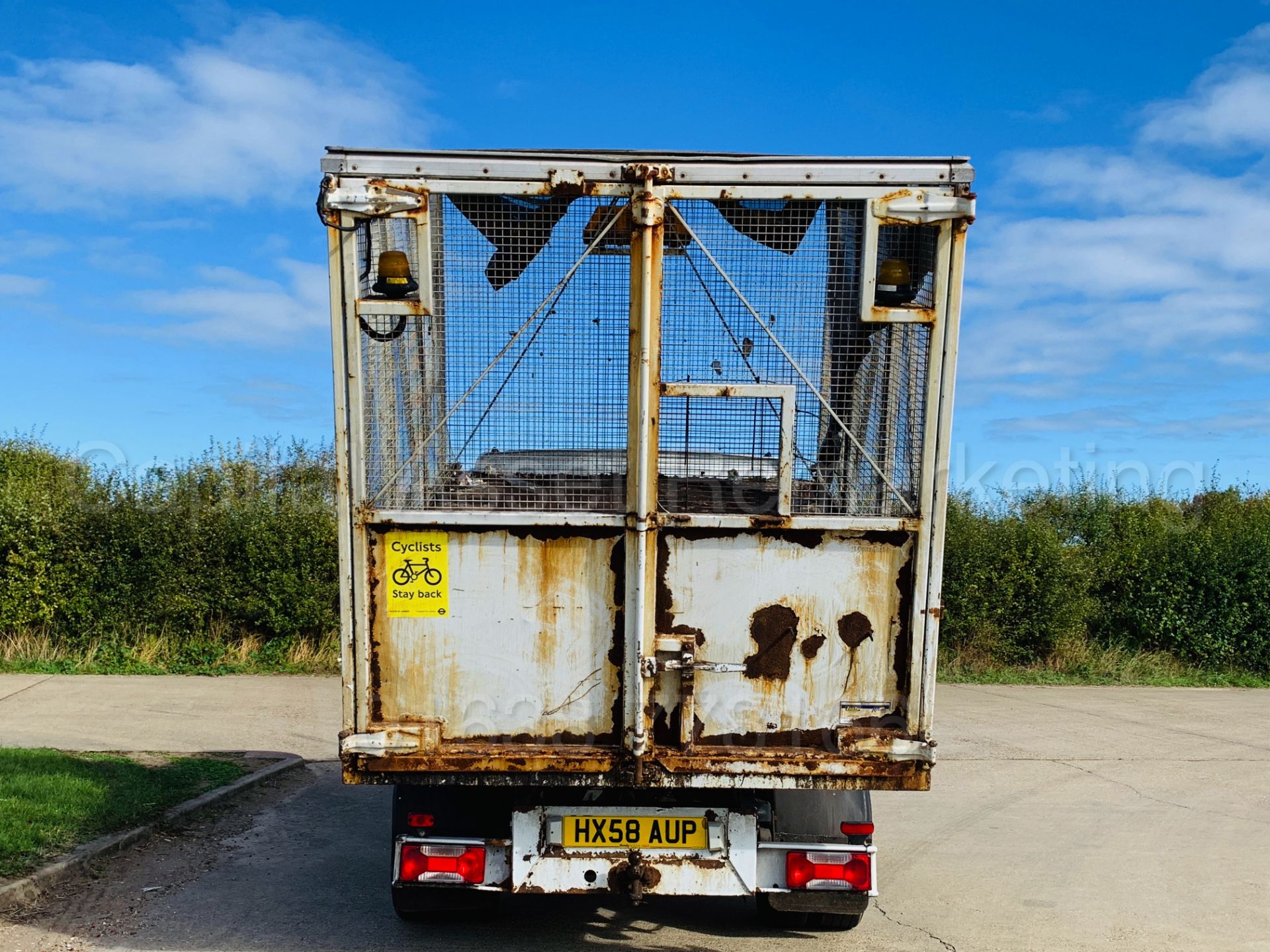 IVECO DAILY 35C12 *D/CAB - TIPPER* (2009 MODEL) '2.3 DIESEL - 115 BHP - 5 SPEED' **LOW MILES** - Image 6 of 29