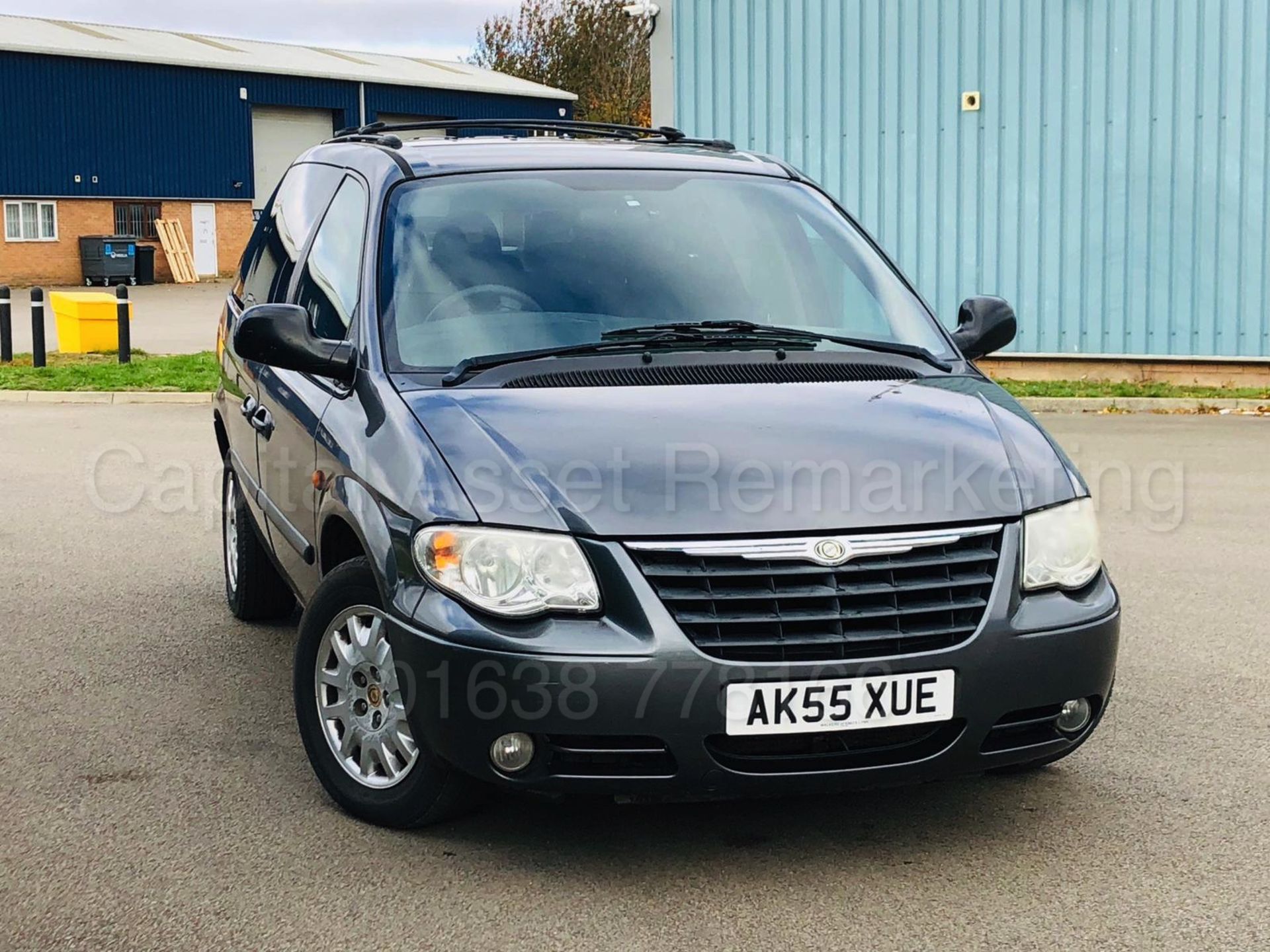 CHRYSLER VOYAGER *SE PLUS EDITON* (2006 MODEL) '2.5 DIESEL - 140 BHP - 5 SPEED' (NO VAT) - Image 14 of 38