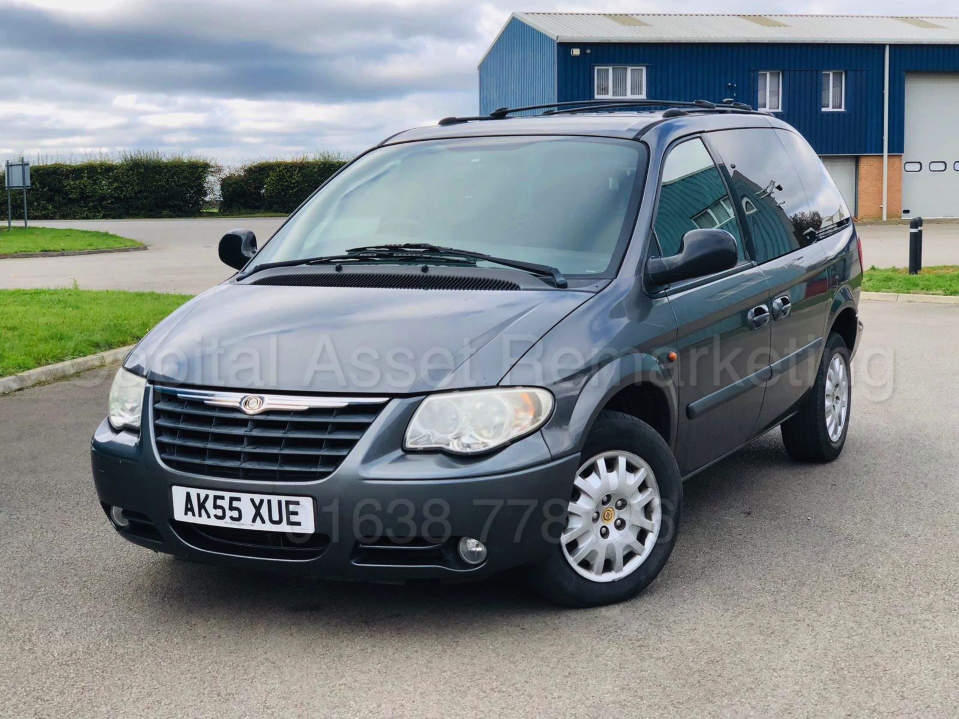 CHRYSLER VOYAGER *SE PLUS EDITON* (2006 MODEL) '2.5 DIESEL - 140 BHP - 5 SPEED' (NO VAT) - Image 3 of 38