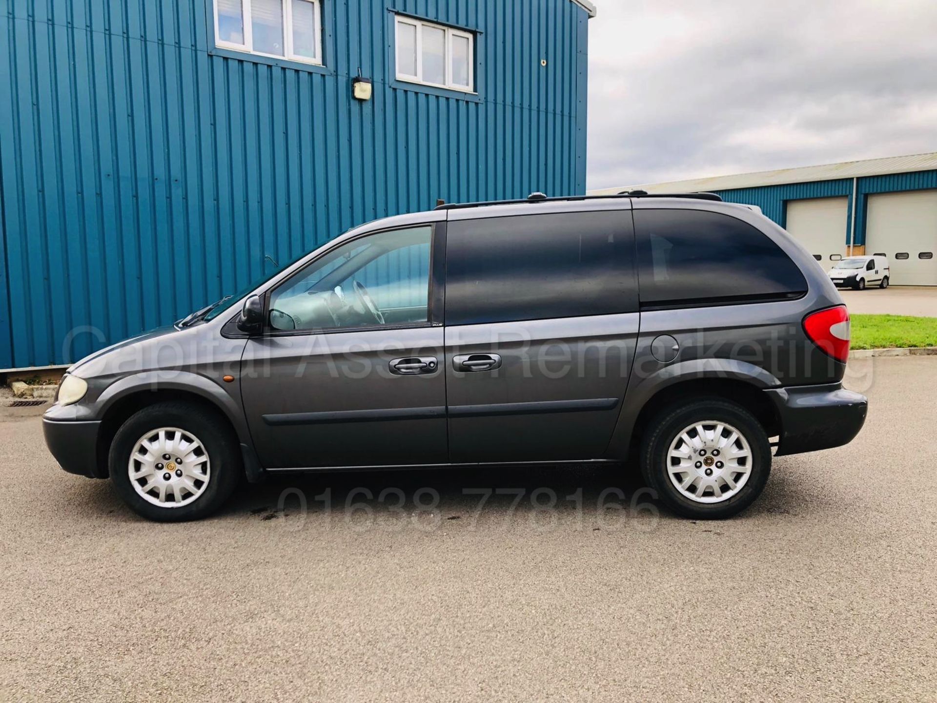 CHRYSLER VOYAGER *SE PLUS EDITON* (2006 MODEL) '2.5 DIESEL - 140 BHP - 5 SPEED' (NO VAT) - Image 6 of 38