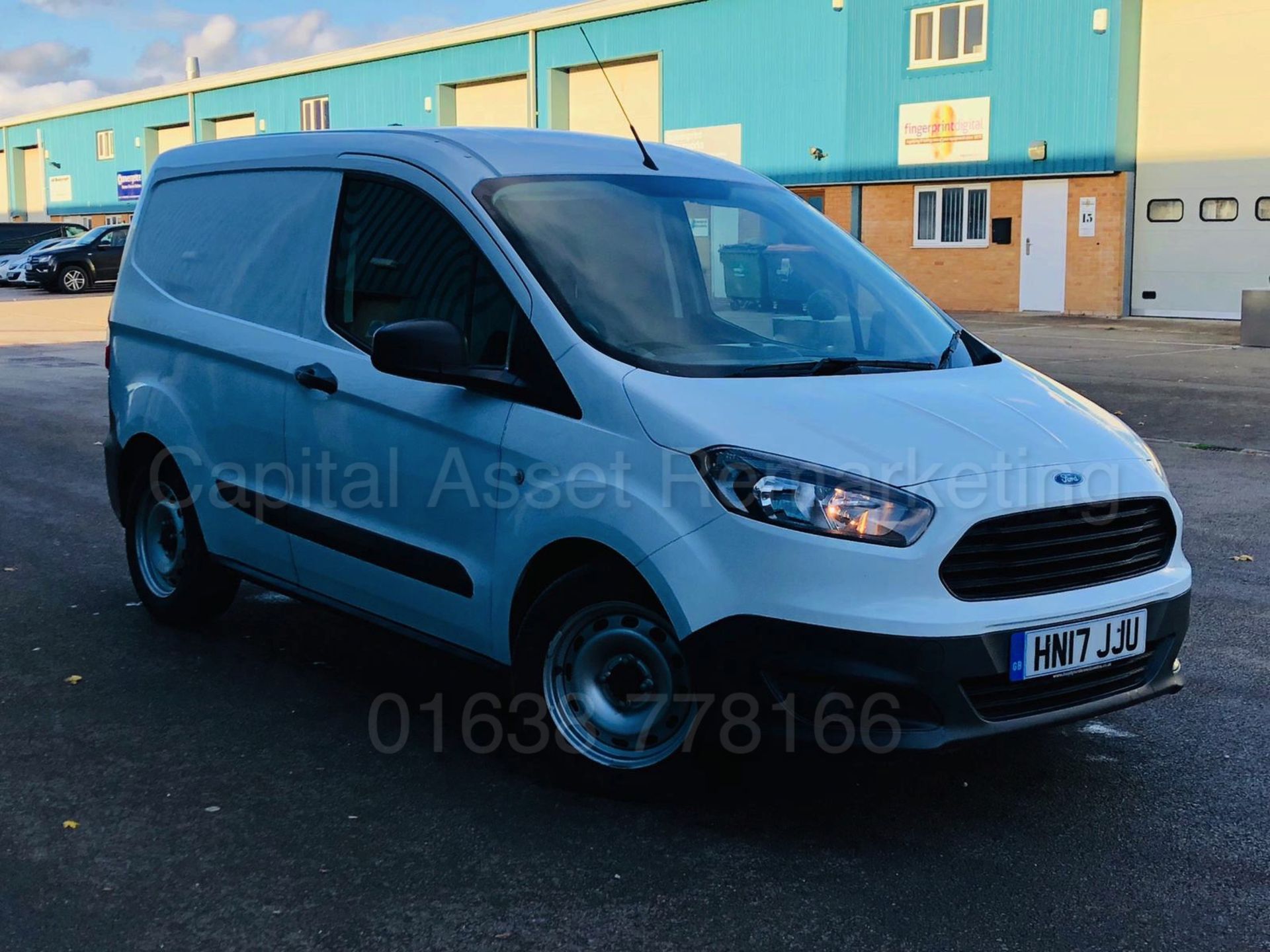 FORD TRANSIT COURIER 'PANEL VAN' *BASE EDITION* (2017) '1.5 TDCI - 75 BHP - 5 SPEED' (1 OWNER) - Image 9 of 25
