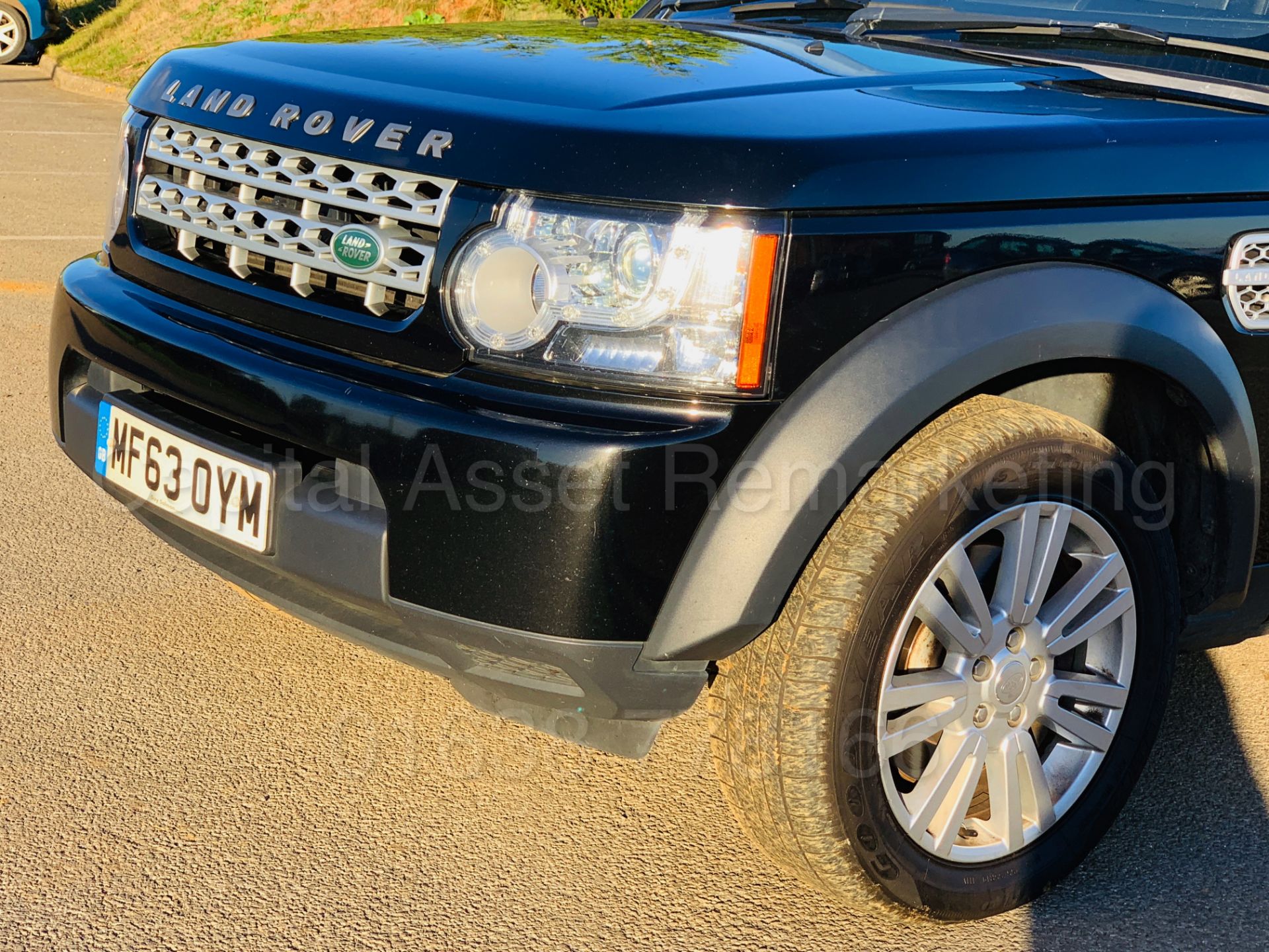 LAND ROVER DISCOVERY 4 **COMMERCIAL** (2014 MODEL) '3.0 SDV6 - 255 BHP - 8 SPEED AUTO' *HUGE SPEC* - Image 14 of 47