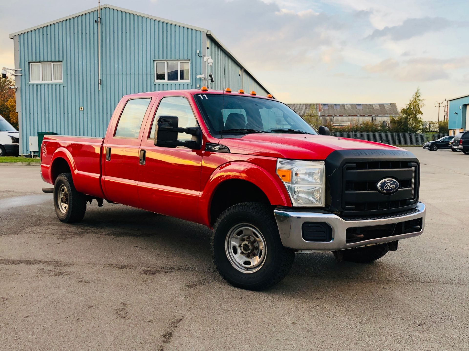 FORD F-250 *XL - THE BOSS EDITION* (2011) '6.2L V8 - AUTO' *4X4 - SUPER DUTY* (MASSIVE SPEC) *LOOK* - Image 9 of 35