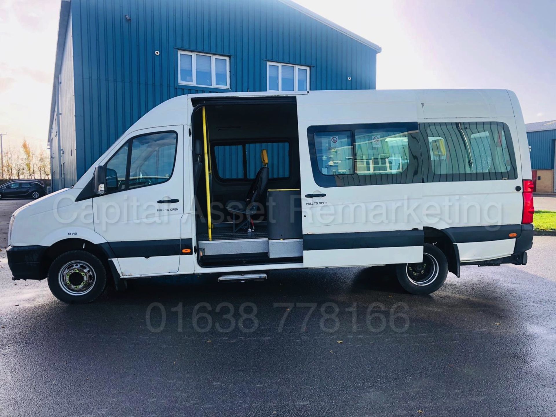 VOLKSWAGEN CRAFTER 2.5 TDI *LWB - 16 SEATER MINI-BUS / COACH* (2007) *ELECTRIC WHEEL CHAIR LIFT* - Image 14 of 38