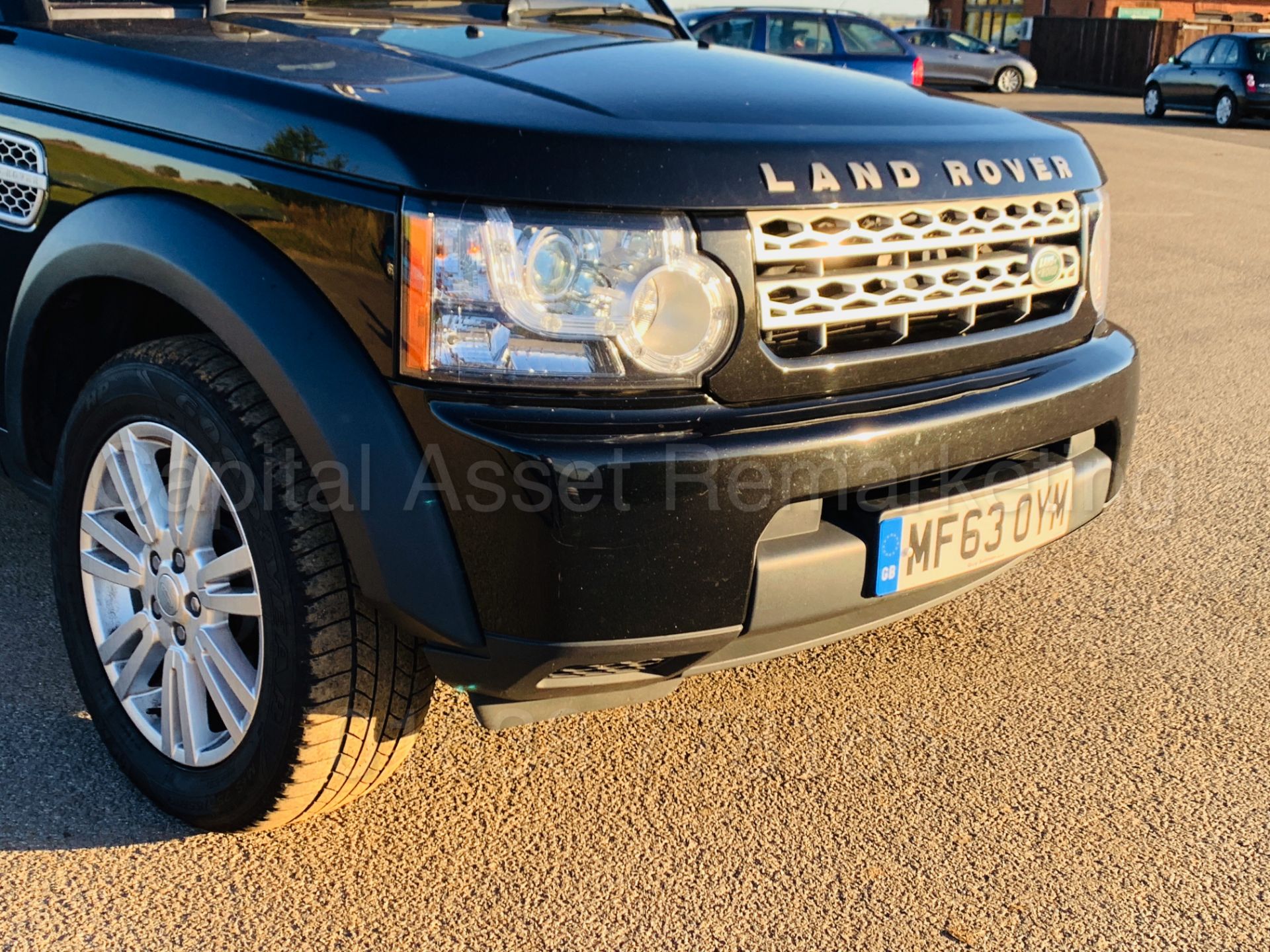 LAND ROVER DISCOVERY 4 **COMMERCIAL** (2014 MODEL) '3.0 SDV6 - 255 BHP - 8 SPEED AUTO' *HUGE SPEC* - Image 13 of 47