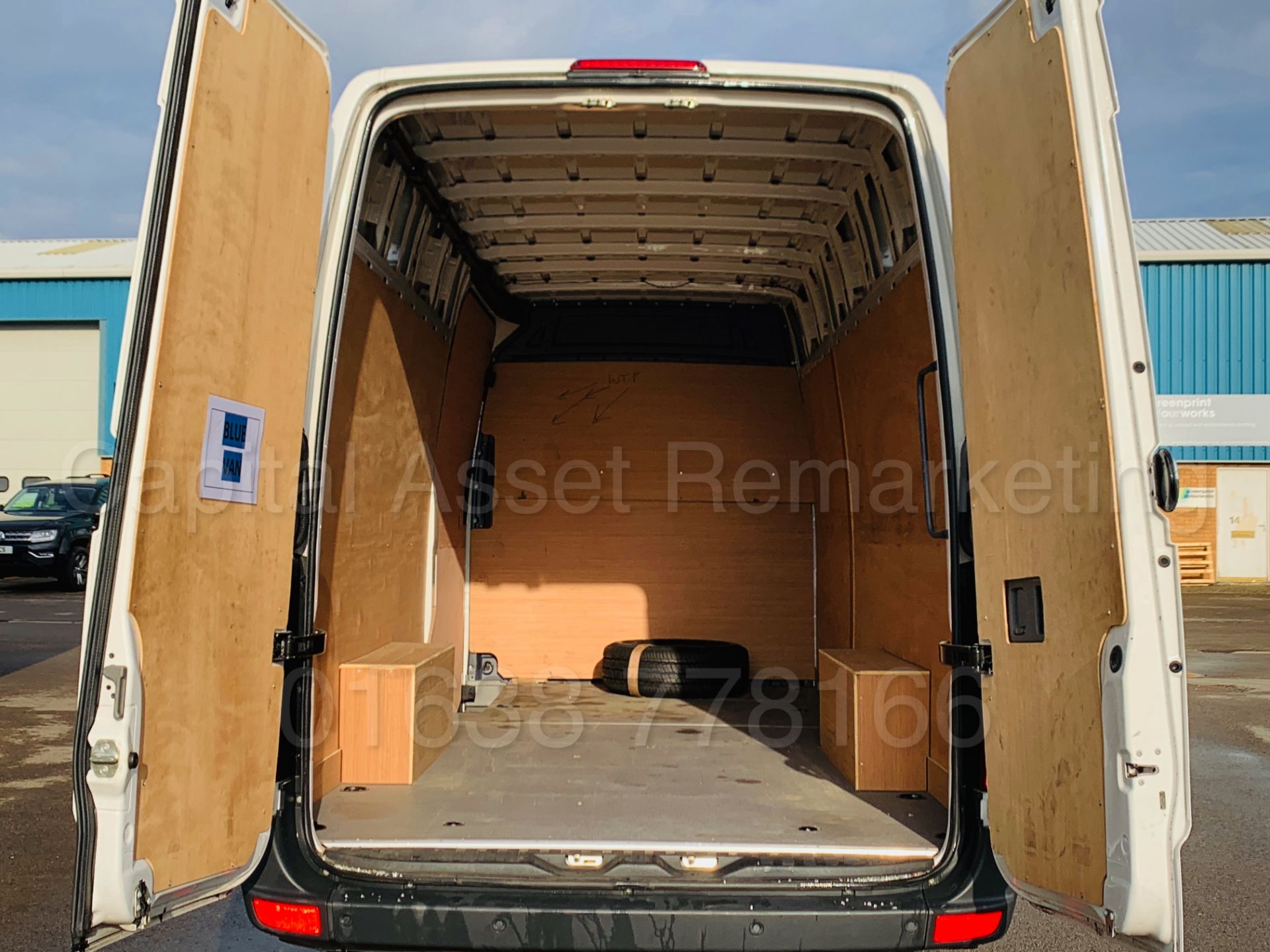 VOLKSWAGEN CRAFTER CR35 *LWB HI-ROOF* (2016 MODEL) '2.0 TDI - 136 BHP - 6 SPEED' (1 OWNER) - Bild 20 aus 36