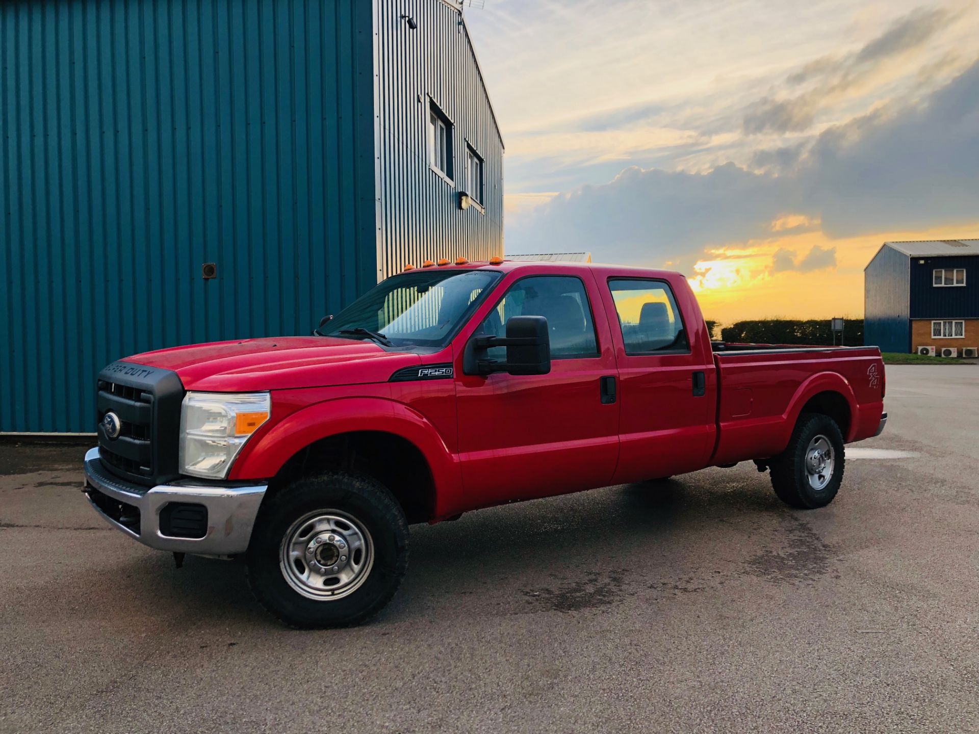 FORD F-250 *XL - THE BOSS EDITION* (2011) '6.2L V8 - AUTO' *4X4 - SUPER DUTY* (MASSIVE SPEC) *LOOK* - Image 3 of 35