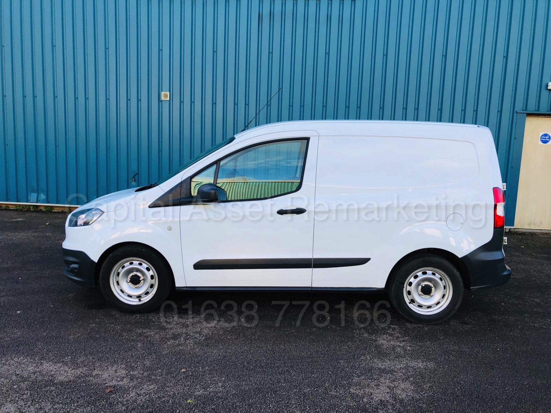 FORD TRANSIT COURIER 'PANEL VAN' *BASE EDITION* (2017) '1.5 TDCI - 75 BHP - 5 SPEED' (1 OWNER) - Image 2 of 25