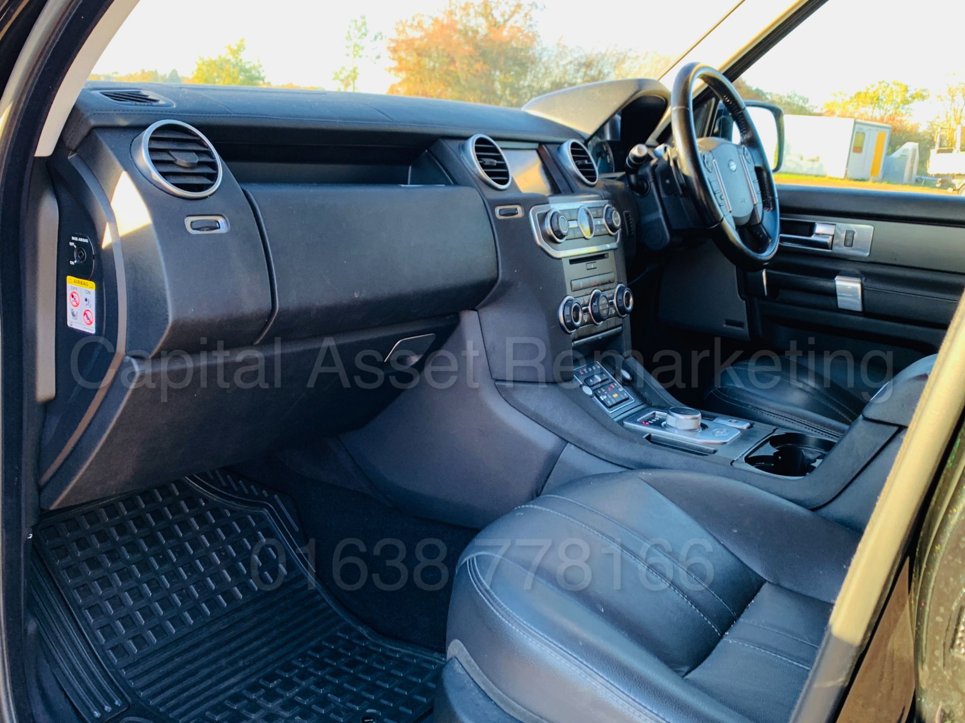 LAND ROVER DISCOVERY 4 **COMMERCIAL** (2014 MODEL) '3.0 SDV6 - 255 BHP - 8 SPEED AUTO' *HUGE SPEC* - Image 21 of 47