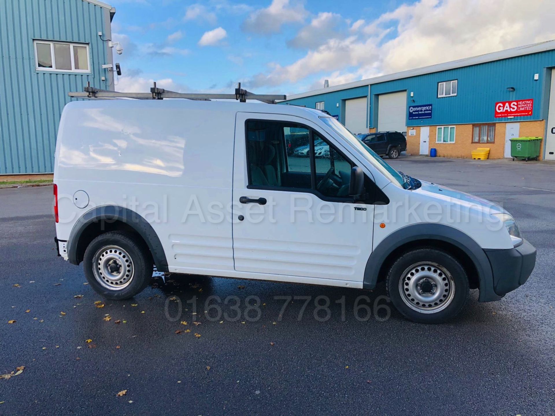 FORD TRANSIT CONNECT 75 T200 'PANEL VAN' (2009) '1.8 TDCI - 75 BHP - 5 SPEED' **LOW MILES** - Image 13 of 21