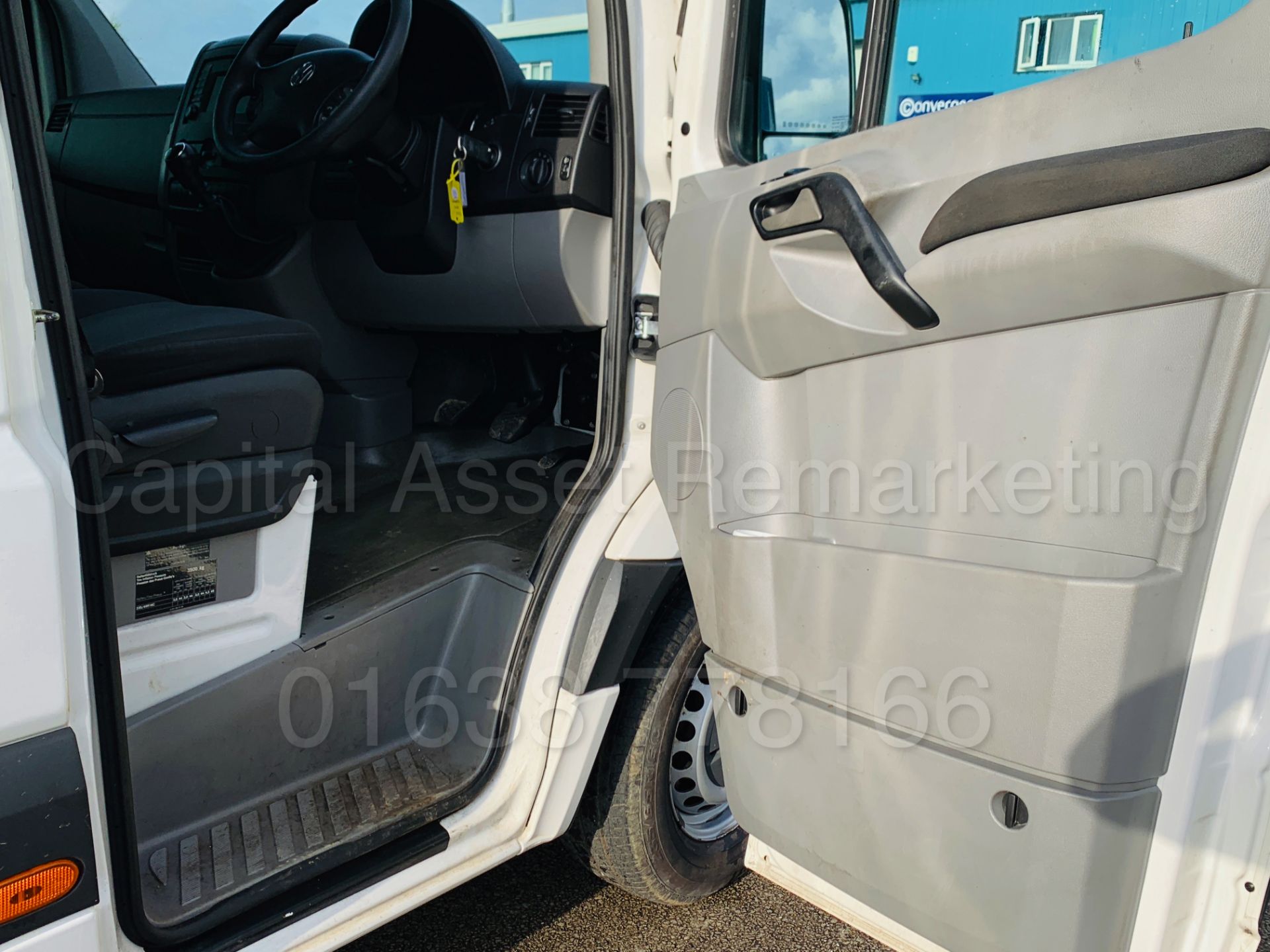 VOLKSWAGEN CRAFTER CR35 *LWB HI-ROOF* (2016 MODEL) '2.0 TDI - 136 BHP - 6 SPEED' (1 OWNER) - Bild 21 aus 36