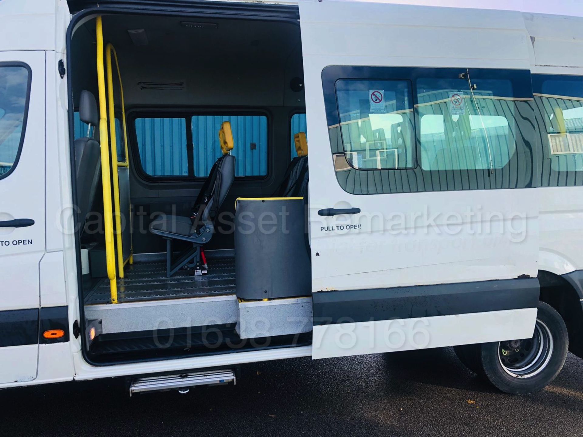 VOLKSWAGEN CRAFTER 2.5 TDI *LWB - 16 SEATER MINI-BUS / COACH* (2007) *ELECTRIC WHEEL CHAIR LIFT* - Image 15 of 38