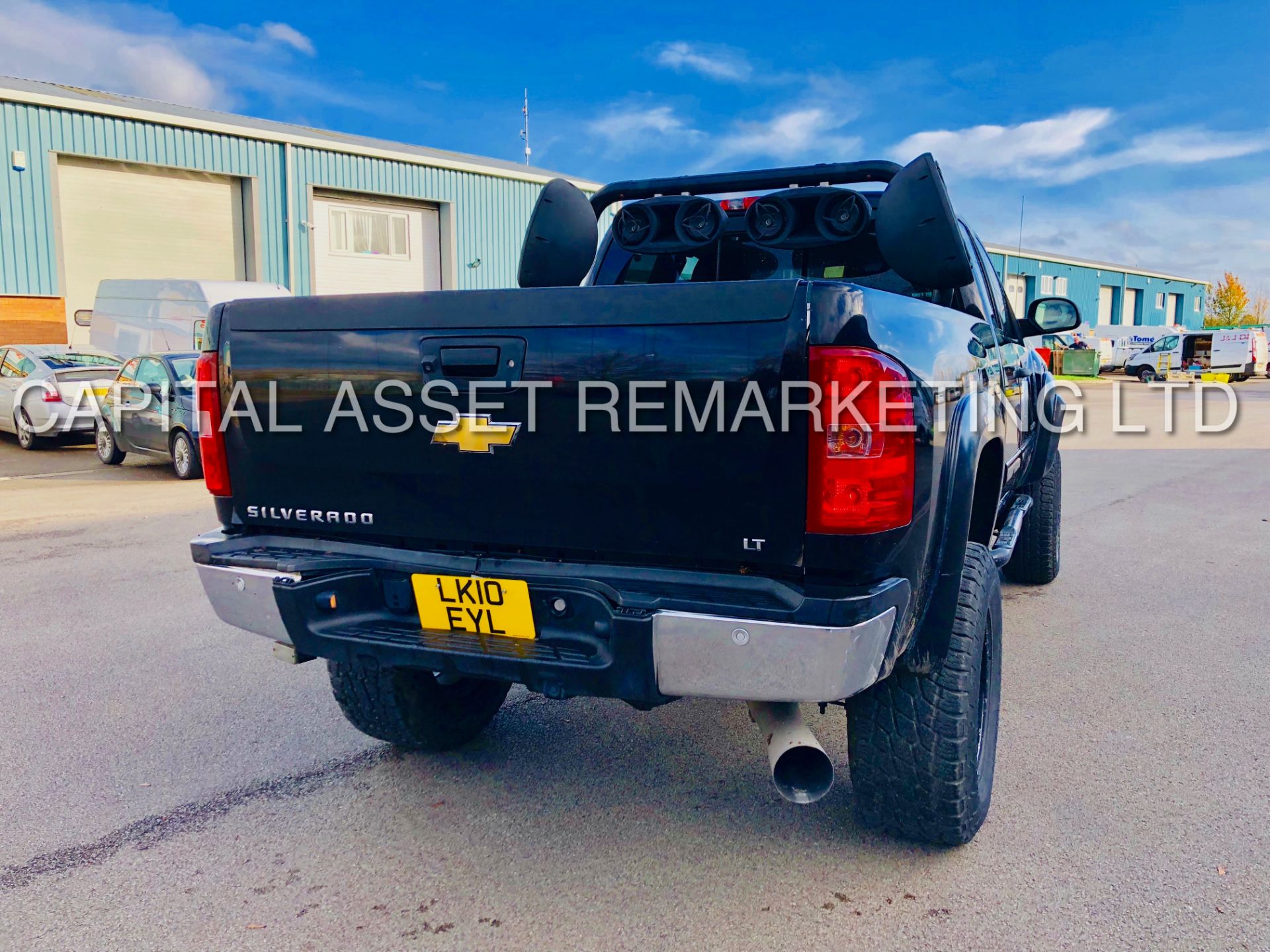 CHEVROLET SILVERADO 2500HD *MONSTER TRUCK* (2010) '6.6L V8 DIESEL - AUTO' (6 SEATER KING-CAB) *LOOK* - Image 17 of 50