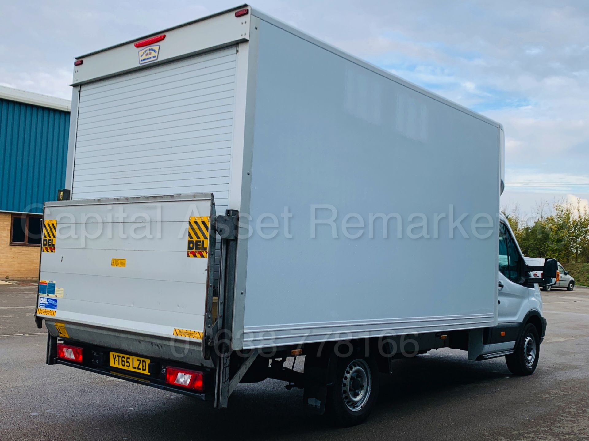 FORD TRANSIT 125 T350 *LWB - LUTON / BOX VAN* (2016 MODEL) '2.2 TDCI - 125 BHP - 6 SPEED* (1 OWNER) - Image 11 of 46