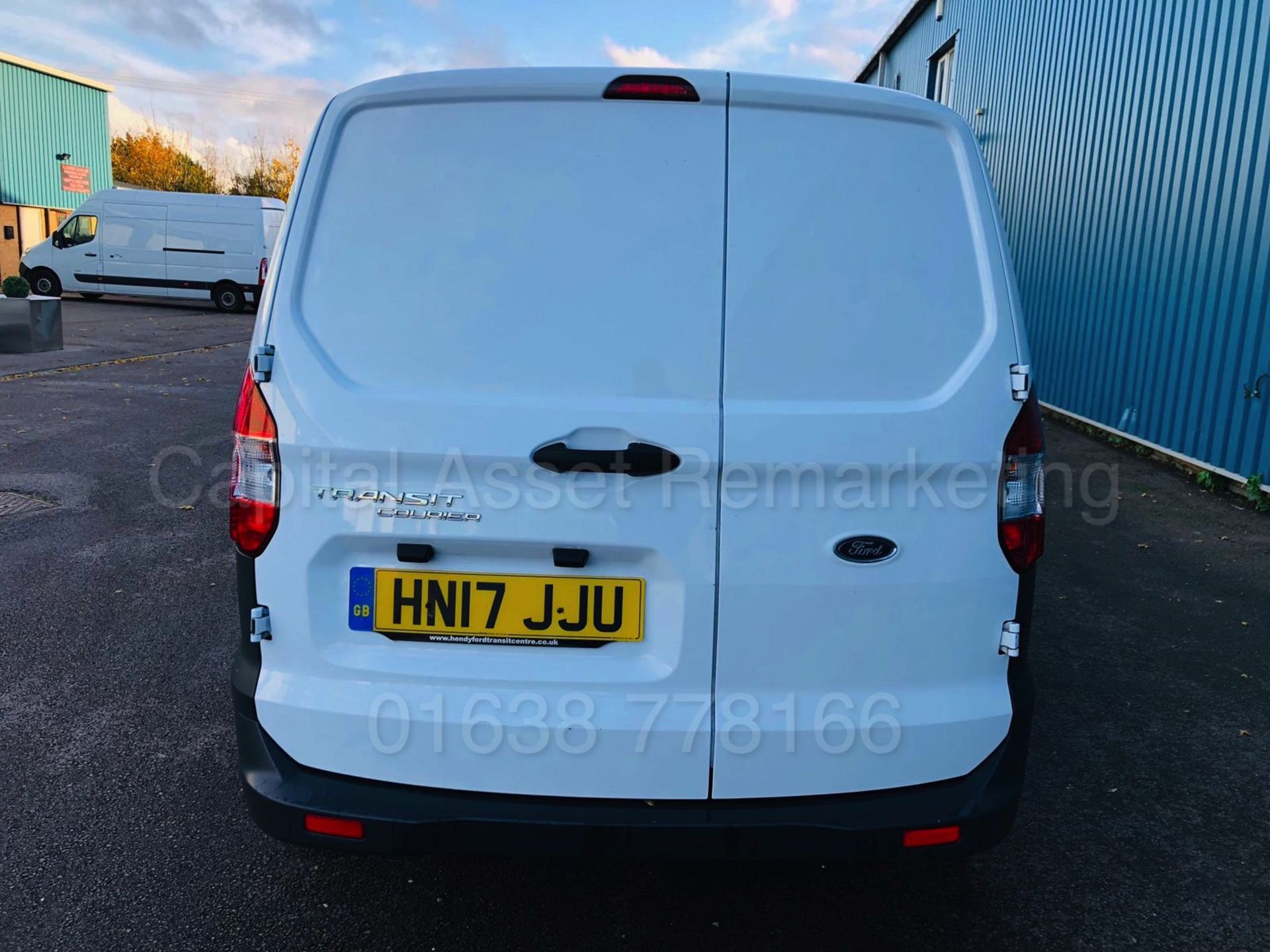 FORD TRANSIT COURIER 'PANEL VAN' *BASE EDITION* (2017) '1.5 TDCI - 75 BHP - 5 SPEED' (1 OWNER) - Image 5 of 25