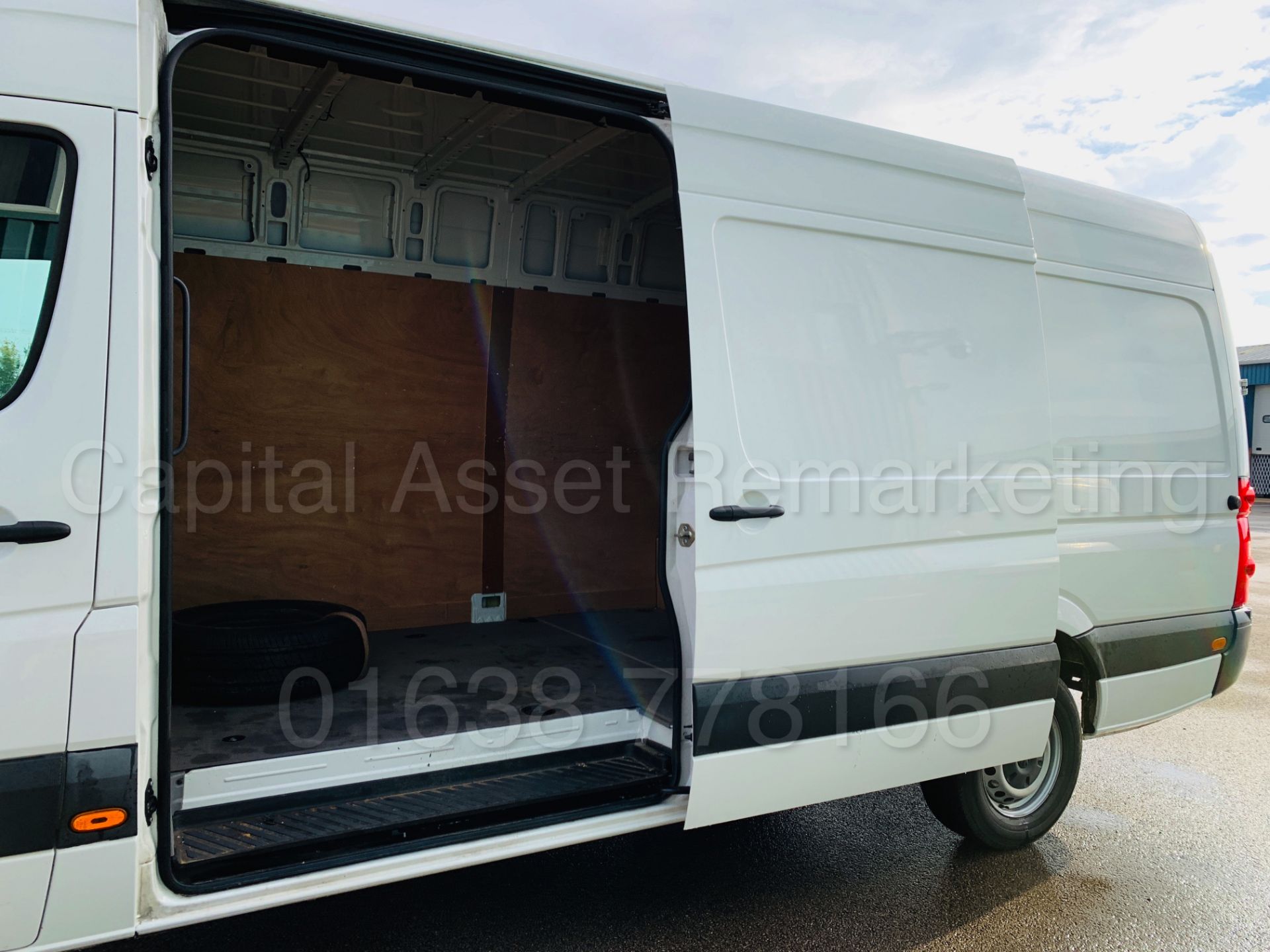 VOLKSWAGEN CRAFTER CR35 *LWB HI-ROOF* (2016 MODEL) '2.0 TDI - 136 BHP - 6 SPEED' (1 OWNER) - Image 19 of 36