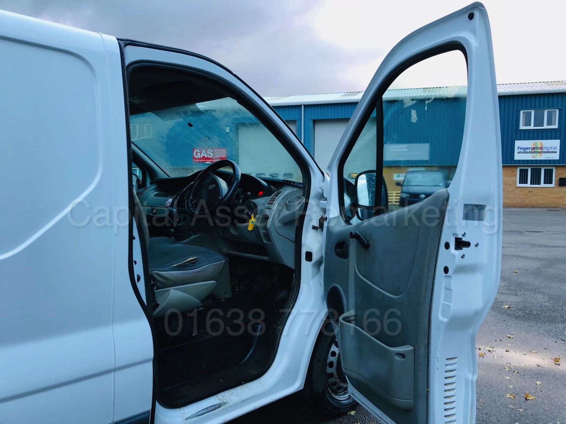 VAUXHALL VIVARO 2700 *SWB - PANEL VAN* (2011 MODEL) '2.0 CDTI - 115 BHP - 6 SPEED' - Image 27 of 29