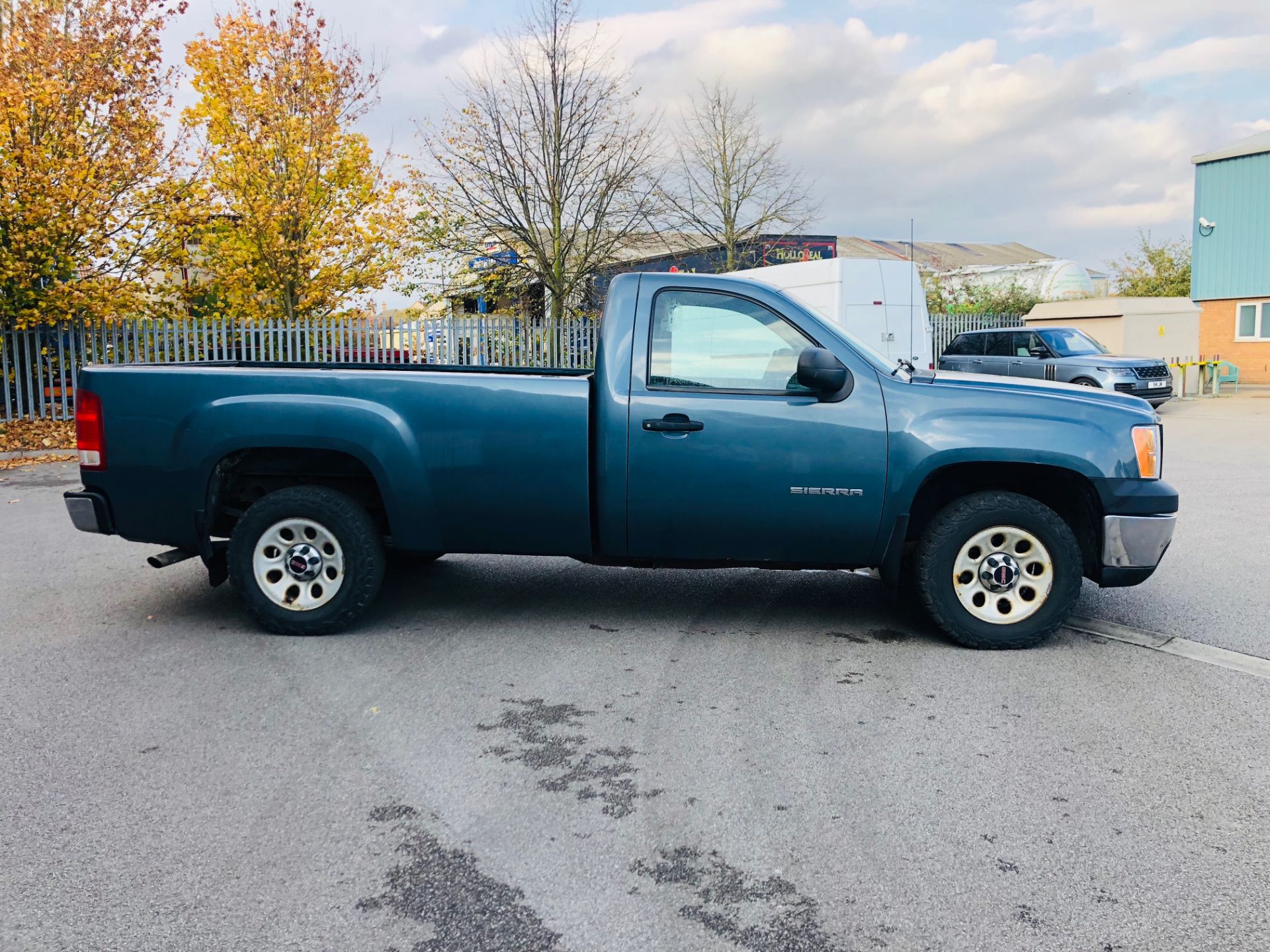 GMC SIERRA 1500 4.3 V6 **2010 YEAR**REGULAR-CAB**METALLIC GREY** - Image 11 of 29